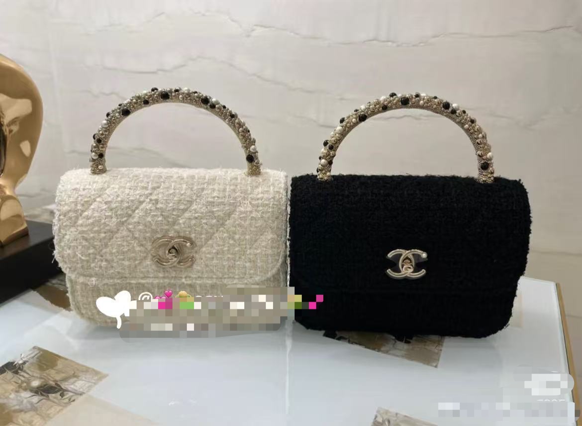 Chanel Basic Bag Black M-l