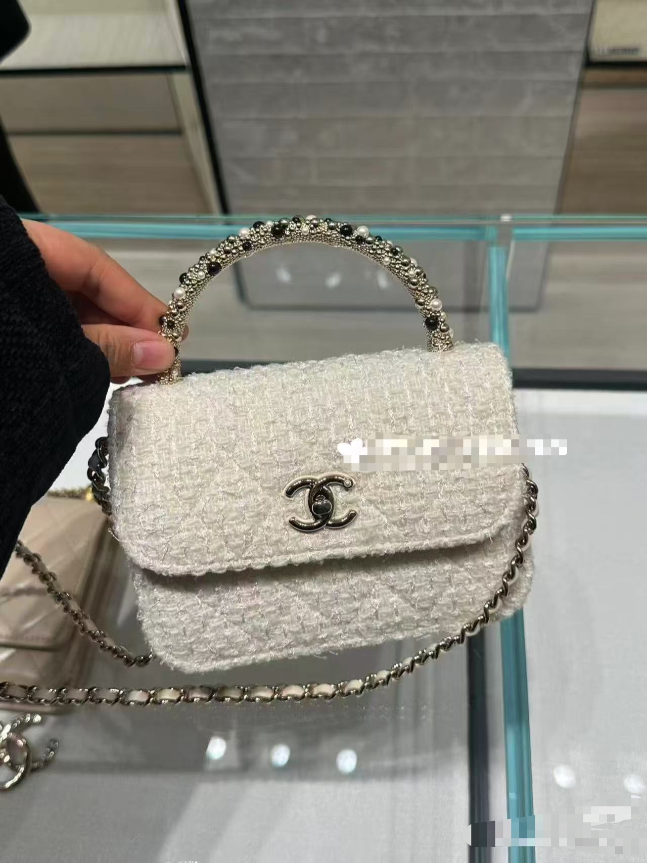 Chanel Basic Bag Black M-l