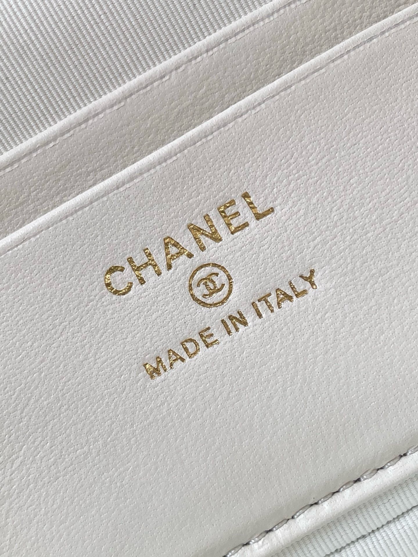Chanel Basic Bag Cow Leather White M-l-s