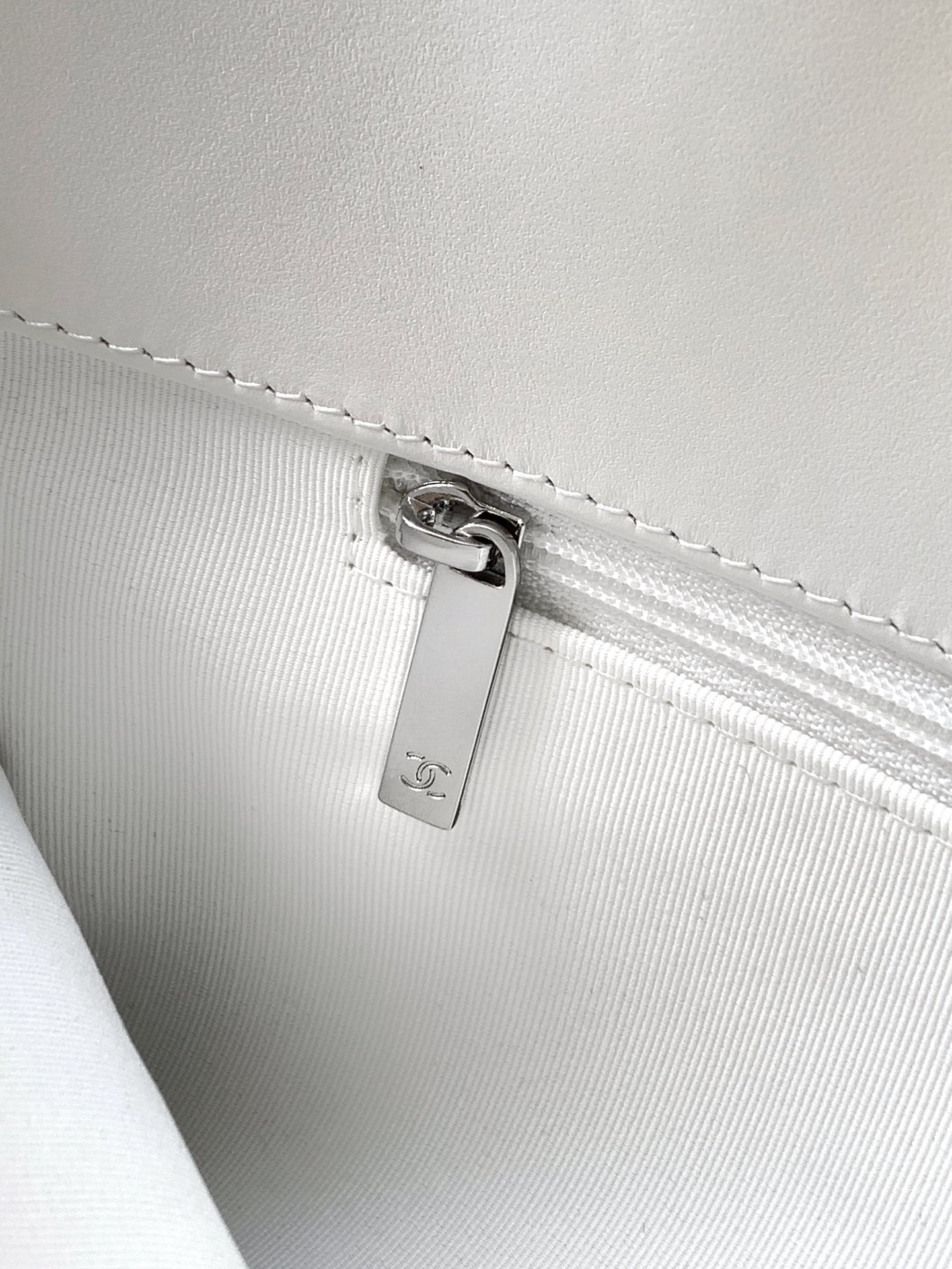 Chanel Tote Bag White Large Capacity M-l