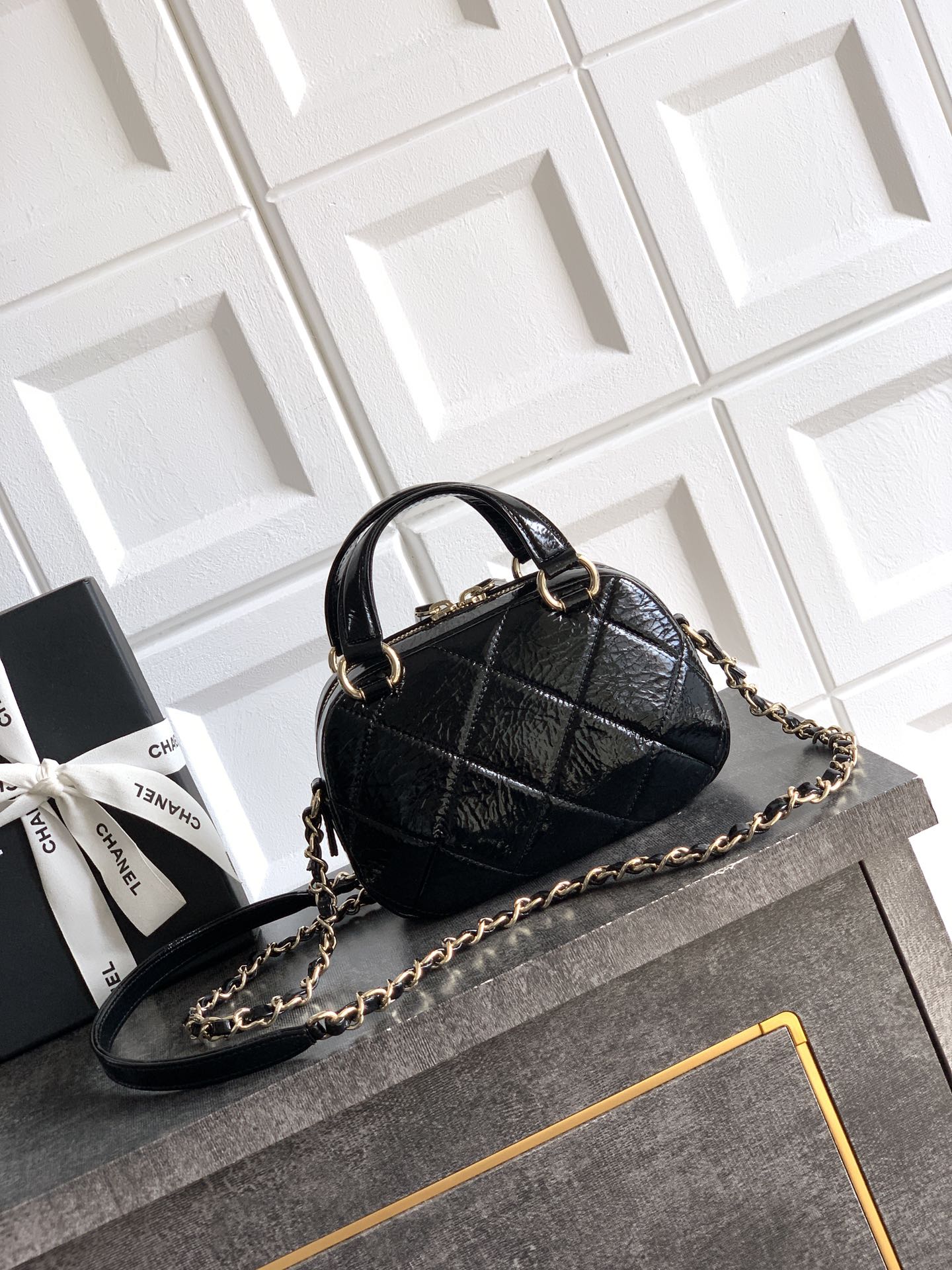 Chanel Basic Bag M-l-s