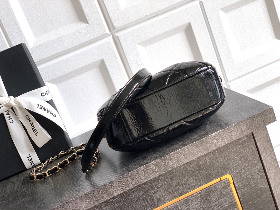 Chanel Basic Bag M-l-s