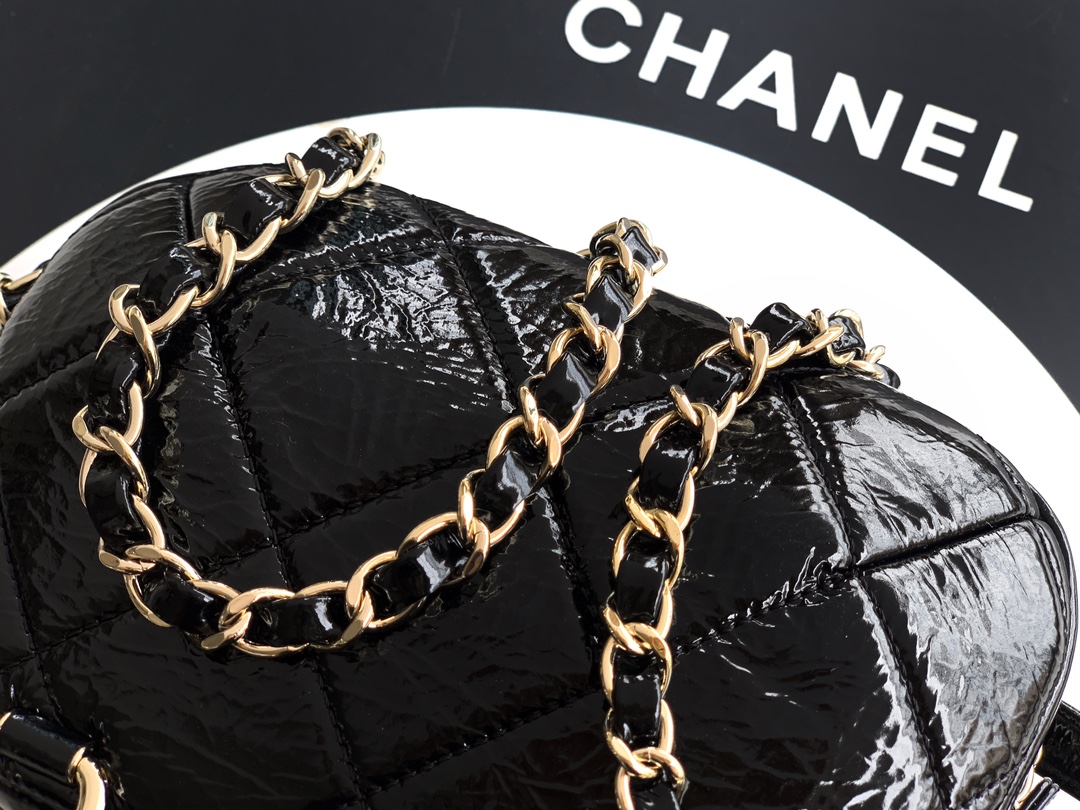 Chanel Basic Bag M-l-s