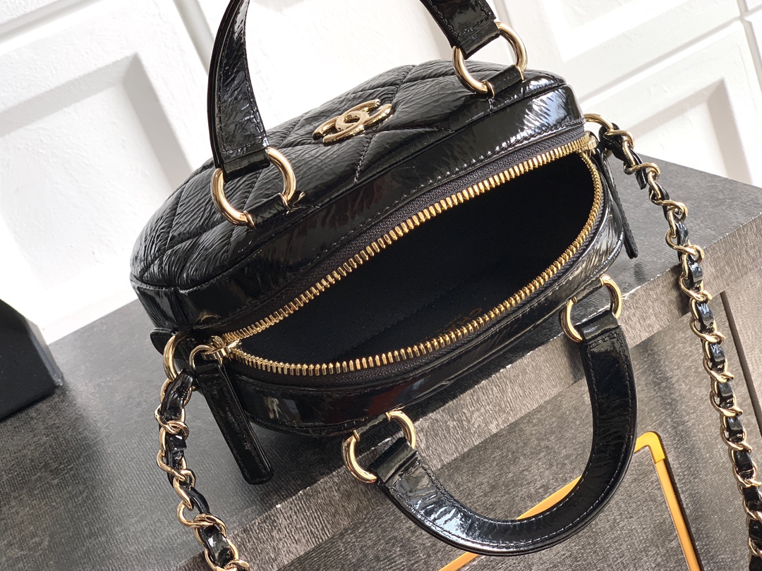 Chanel Basic Bag M-l-s