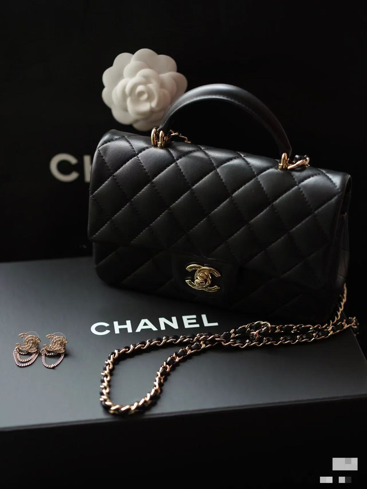 Chanel Basic Bag Sheepskin Black M-l