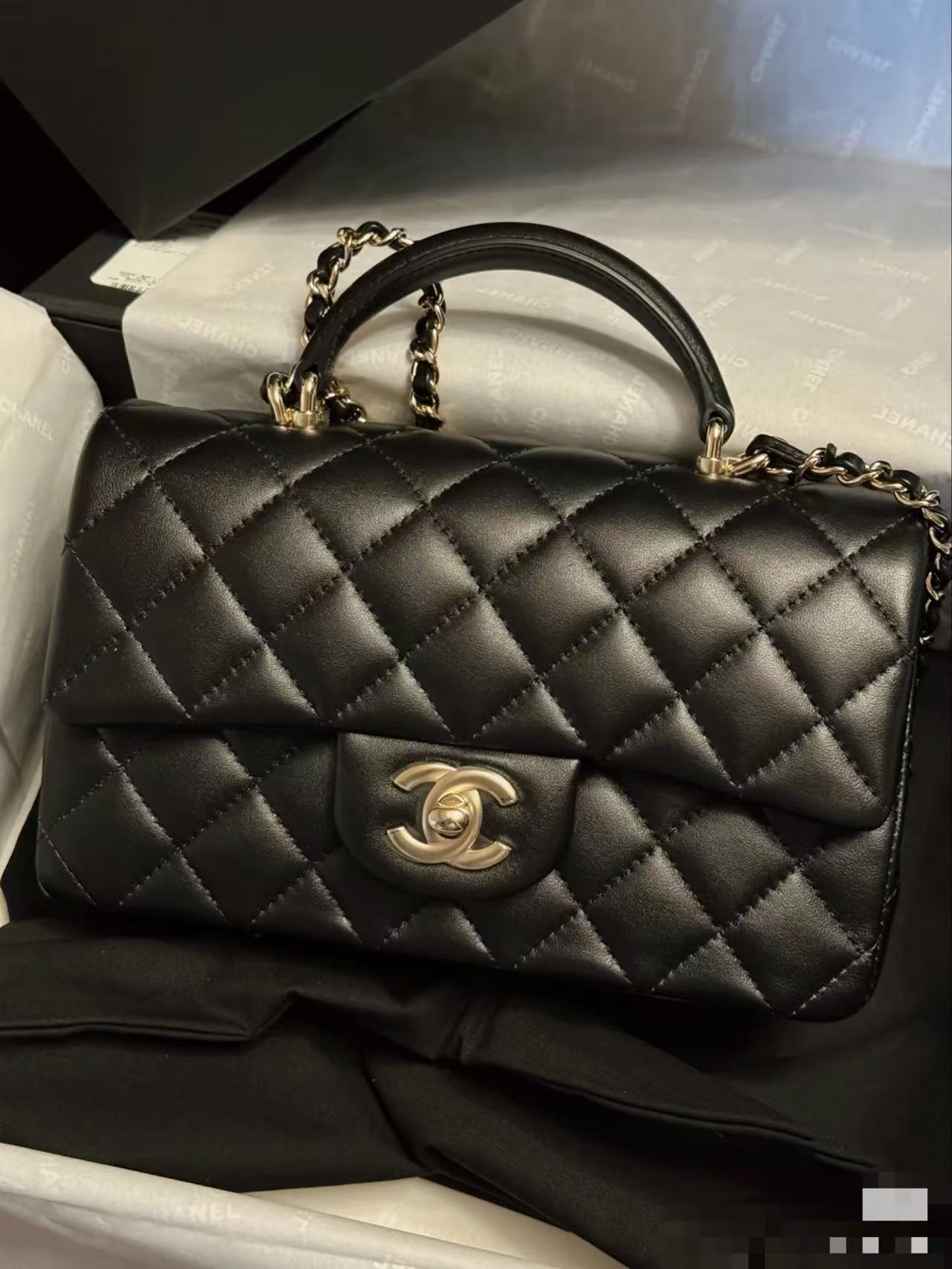Chanel Basic Bag Sheepskin Black M-l