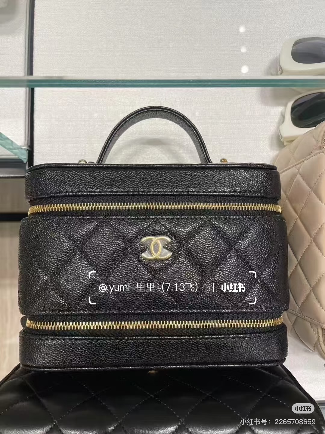 Chanel Basic Bag Black M-l-s
