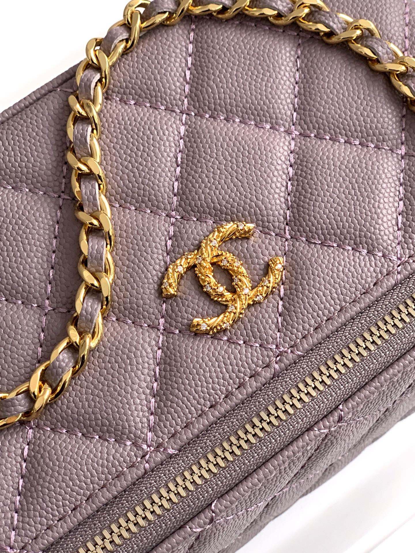 Chanel Basic Bag M-l