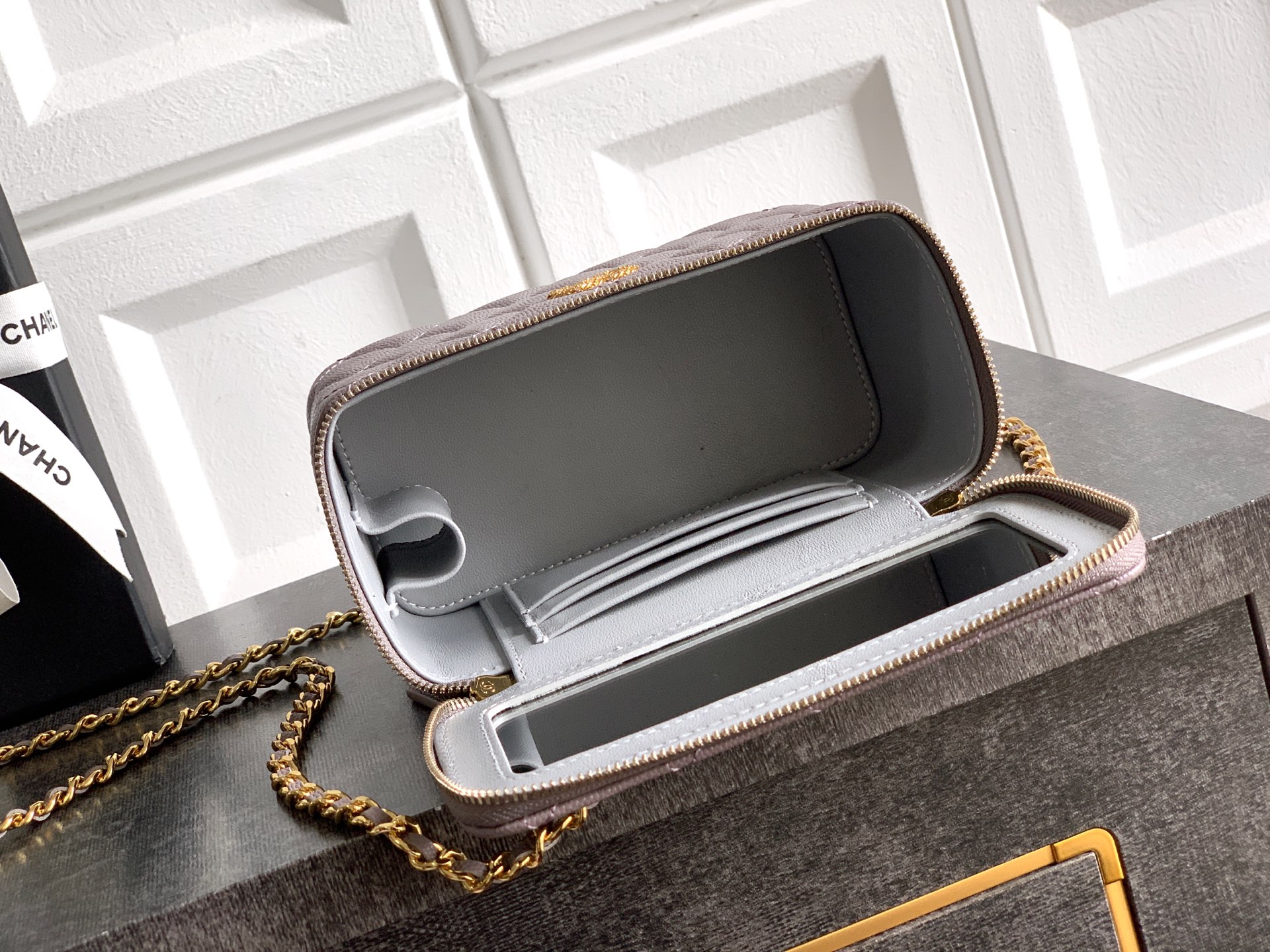 Chanel Basic Bag M-l