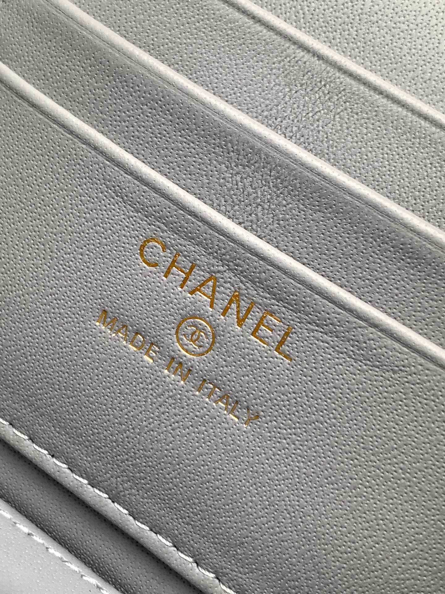 Chanel Basic Bag M-l