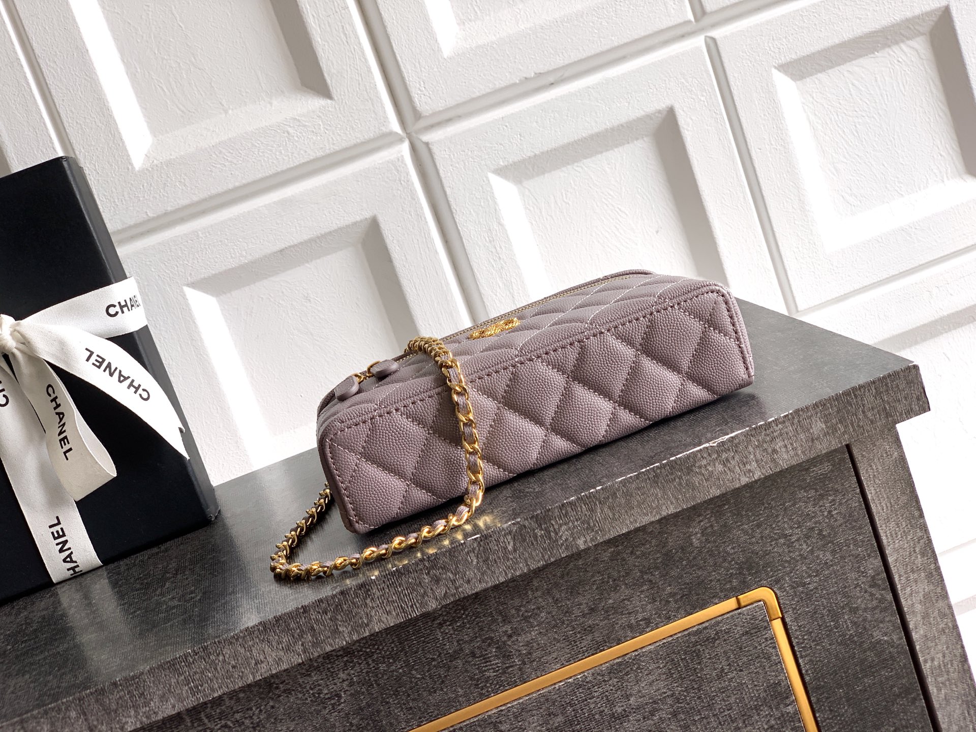 Chanel Basic Bag Black M-l