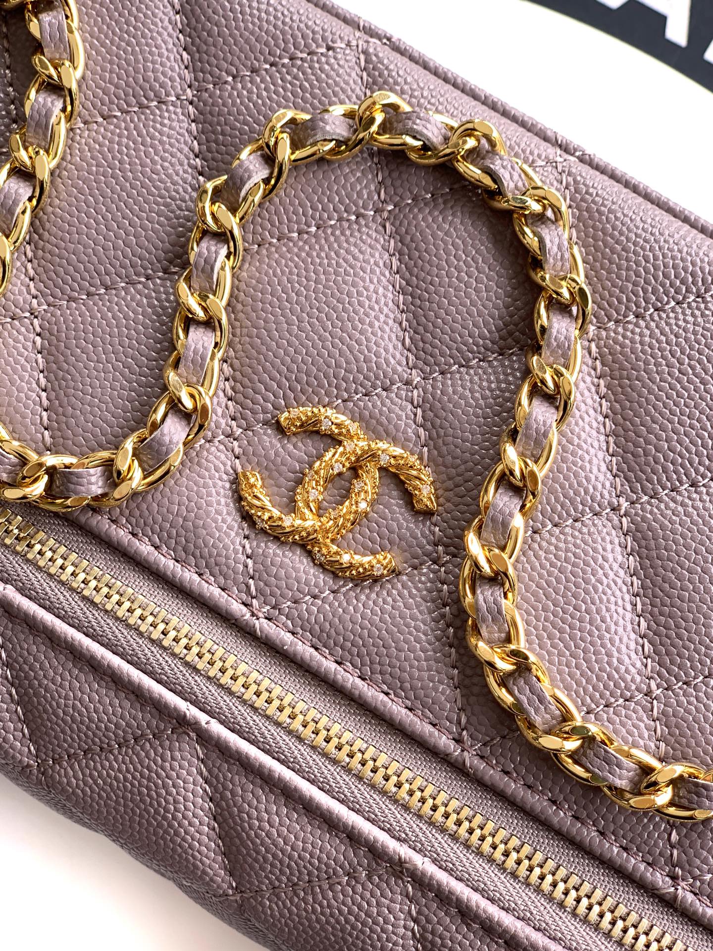 Chanel Basic Bag Black M-l