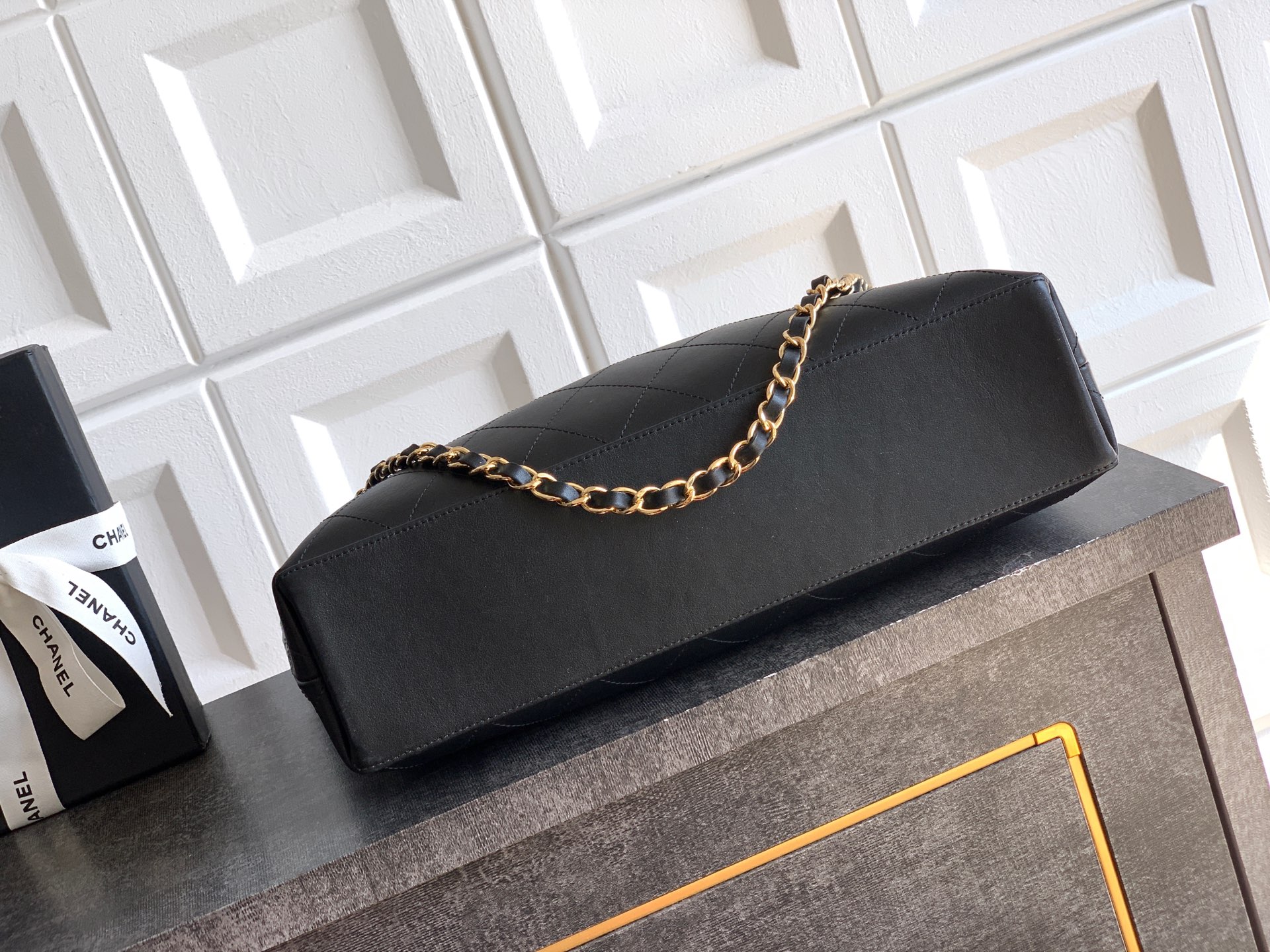 Chanel Basic Bag Black M-l-s