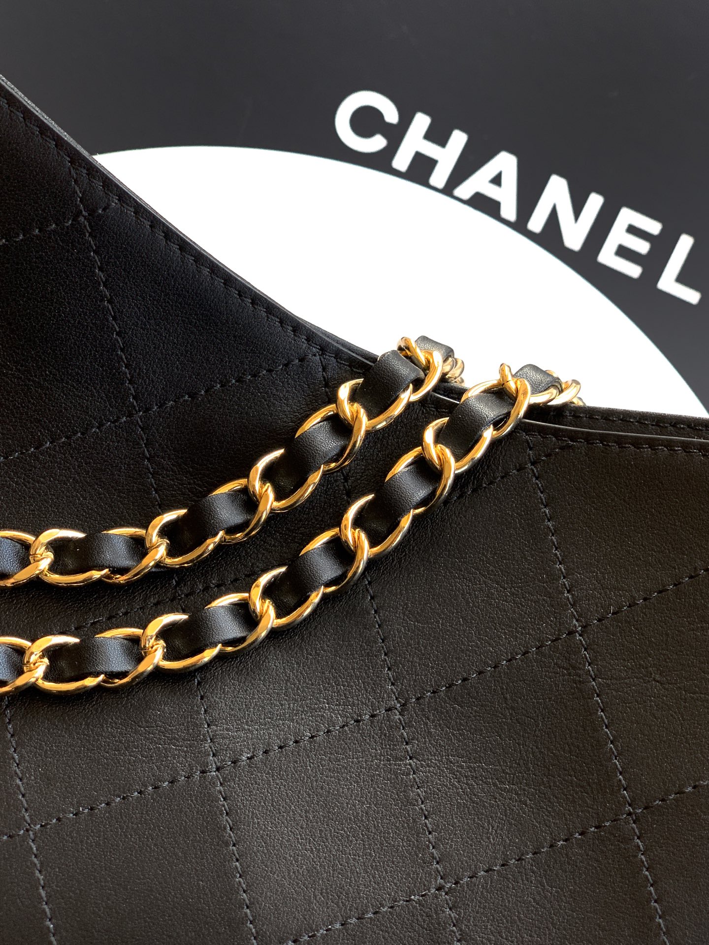 Chanel Basic Bag Black M-l-s
