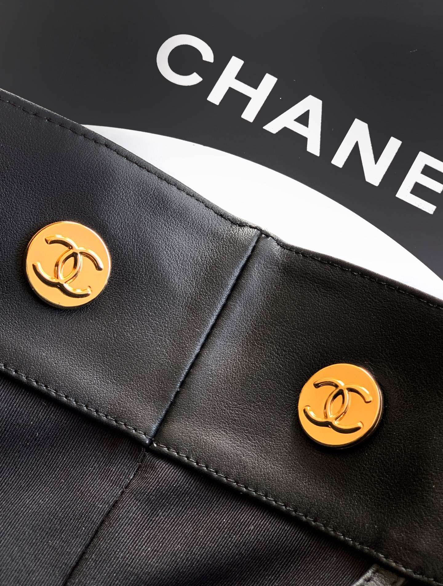 Chanel Basic Bag Black M-l-s