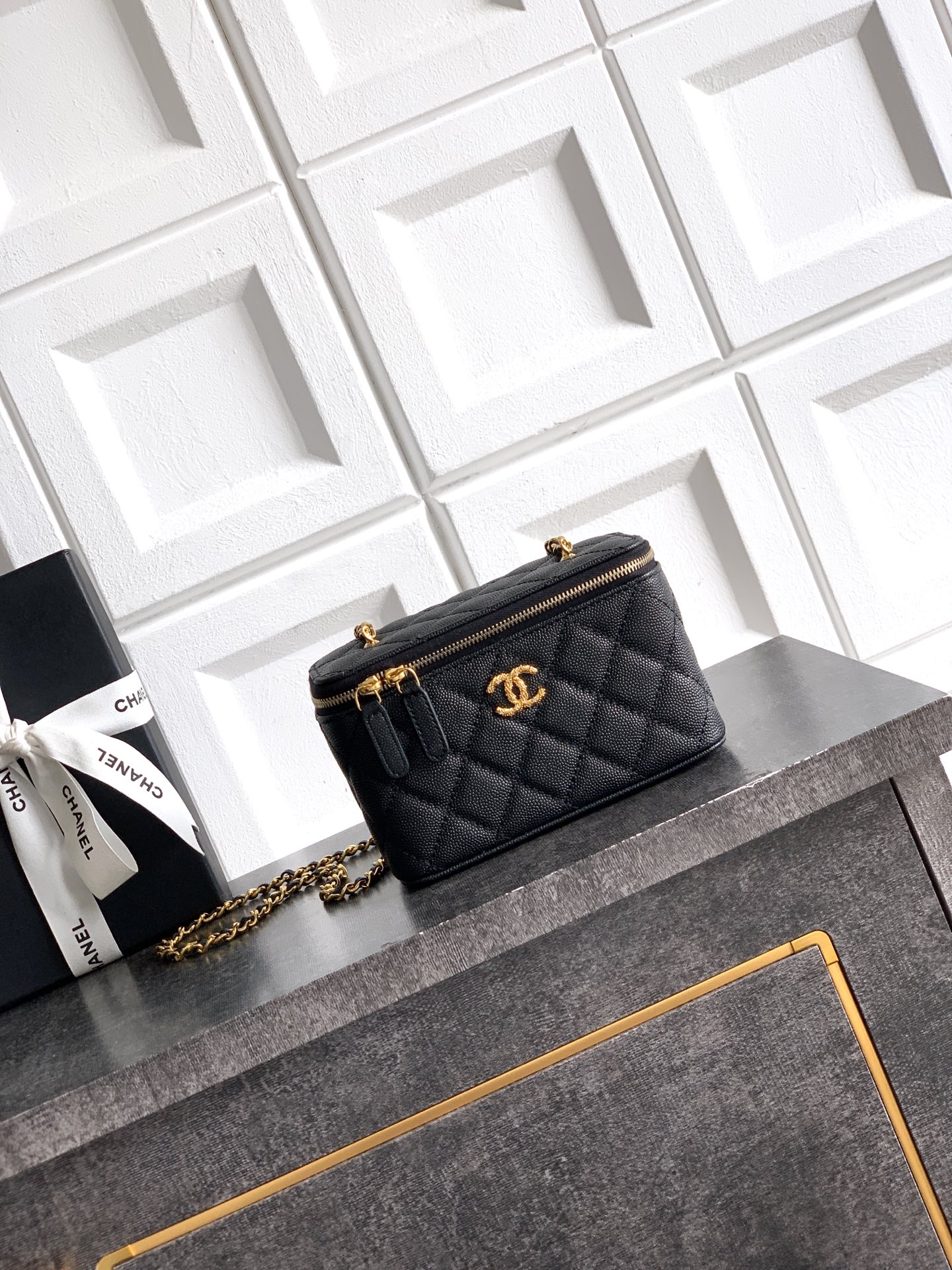 Chanel Basic Bag Black M-l