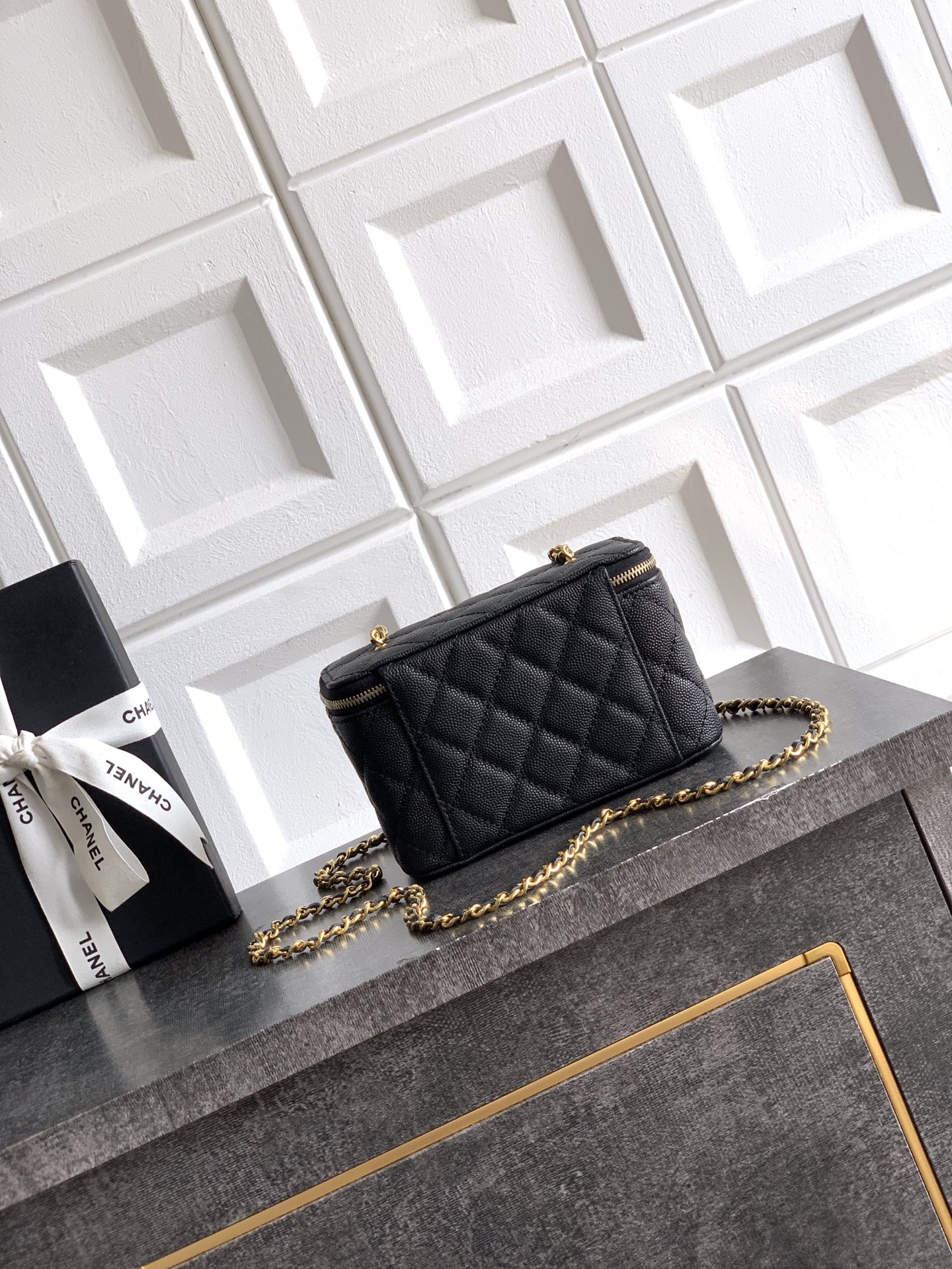 Chanel Basic Bag Black M-l
