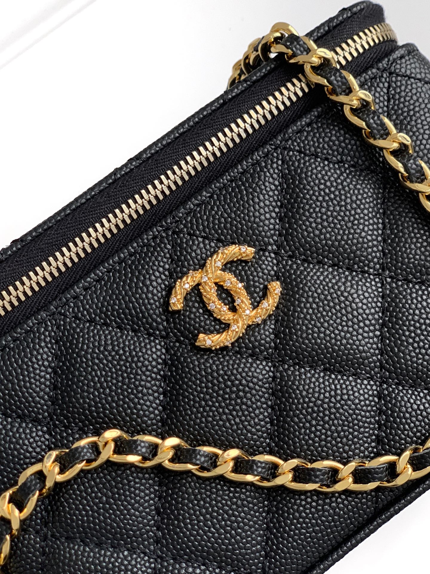 Chanel Basic Bag Black M-l