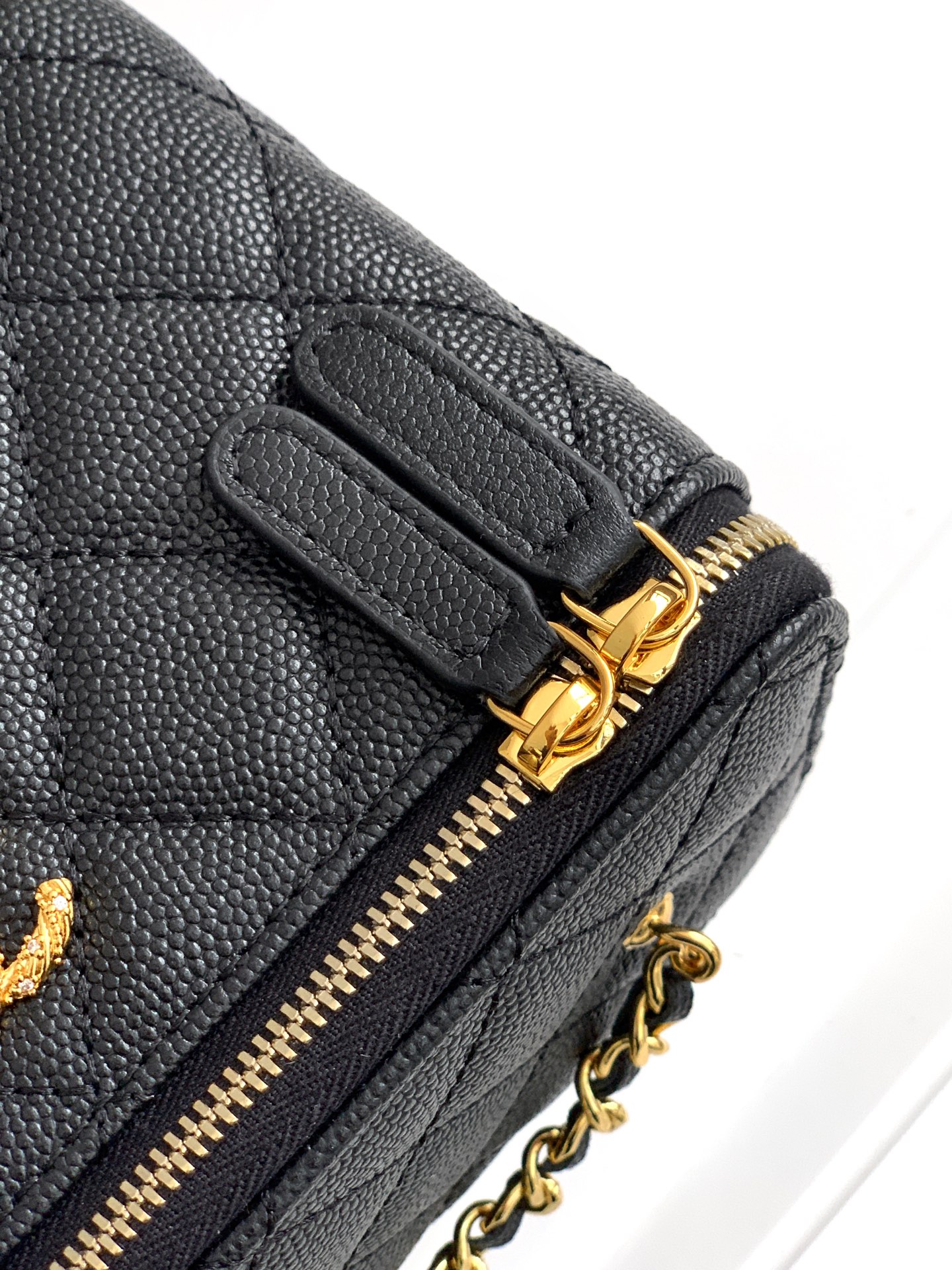 Chanel Basic Bag Black M-l