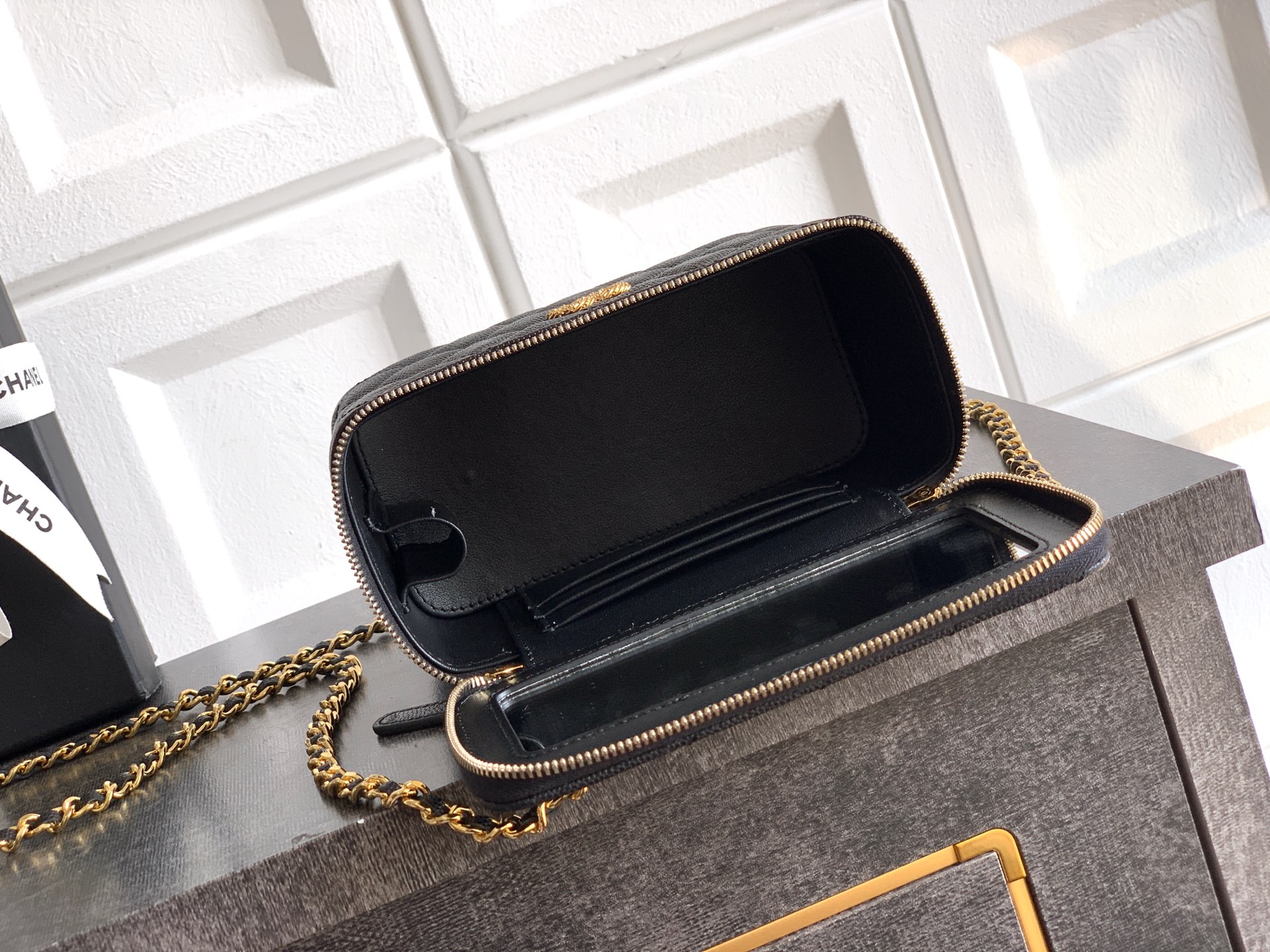 Chanel Basic Bag Black M-l