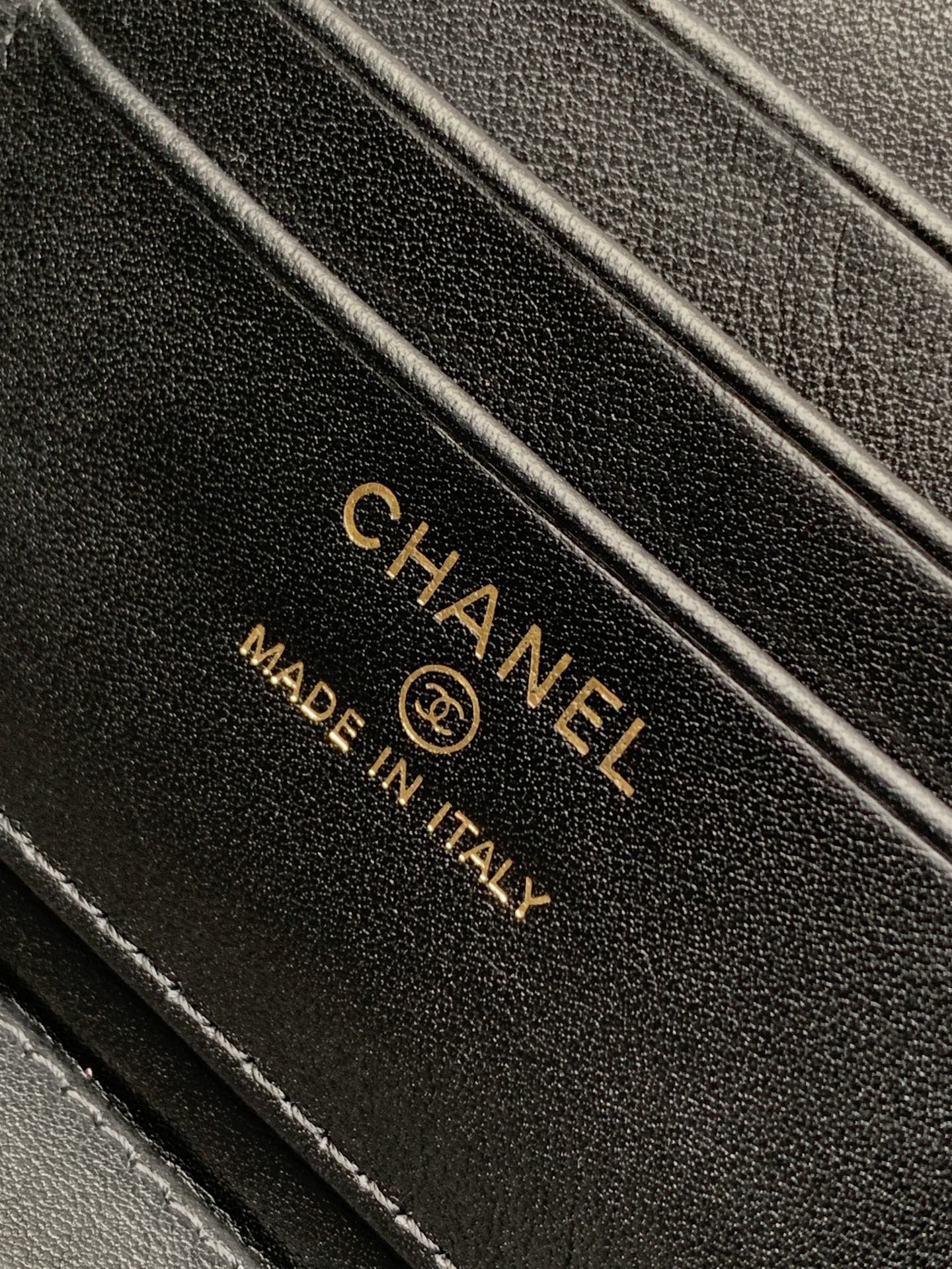 Chanel Basic Bag Black M-l