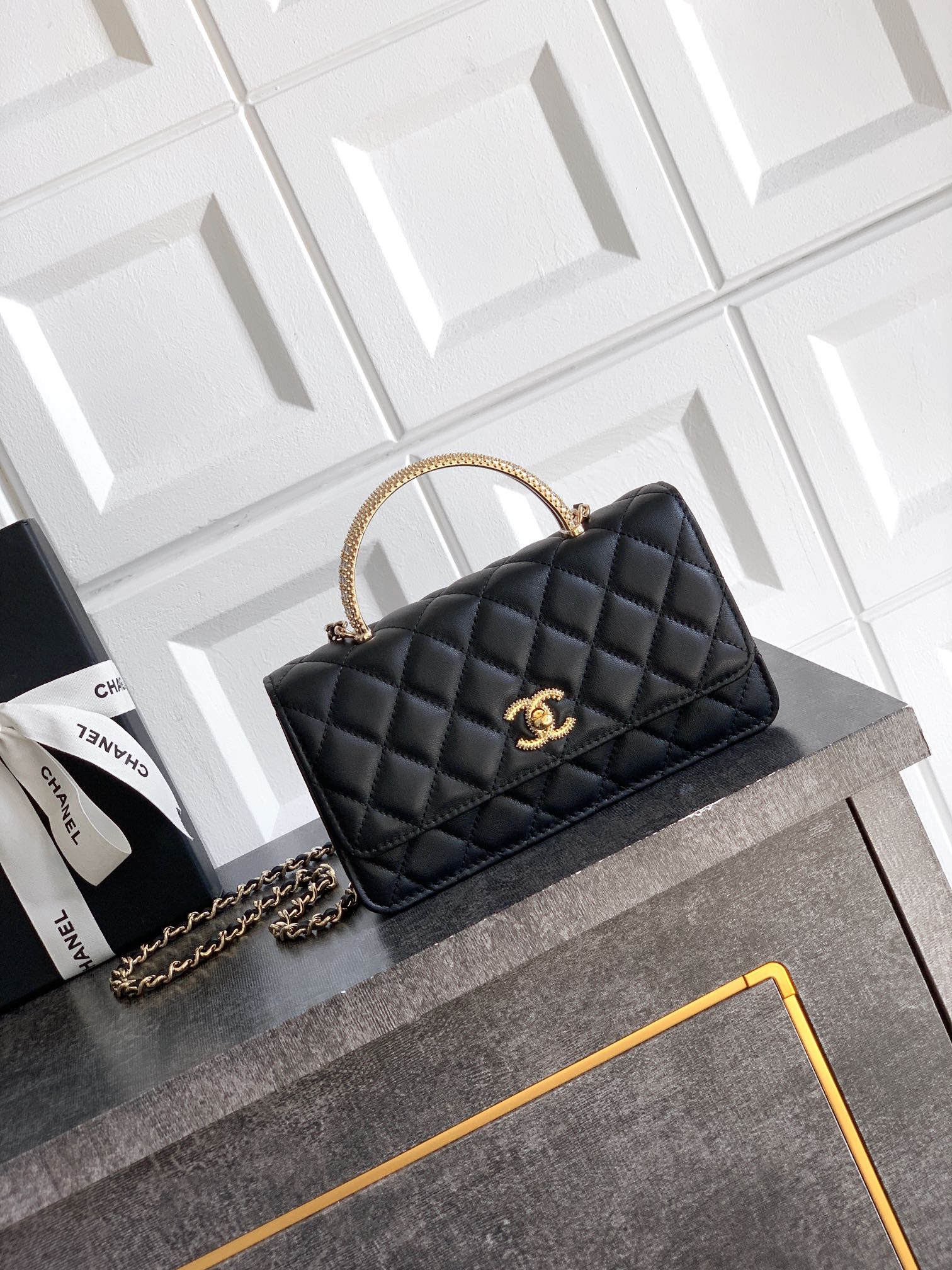 Chanel Basic Bag Black M-l