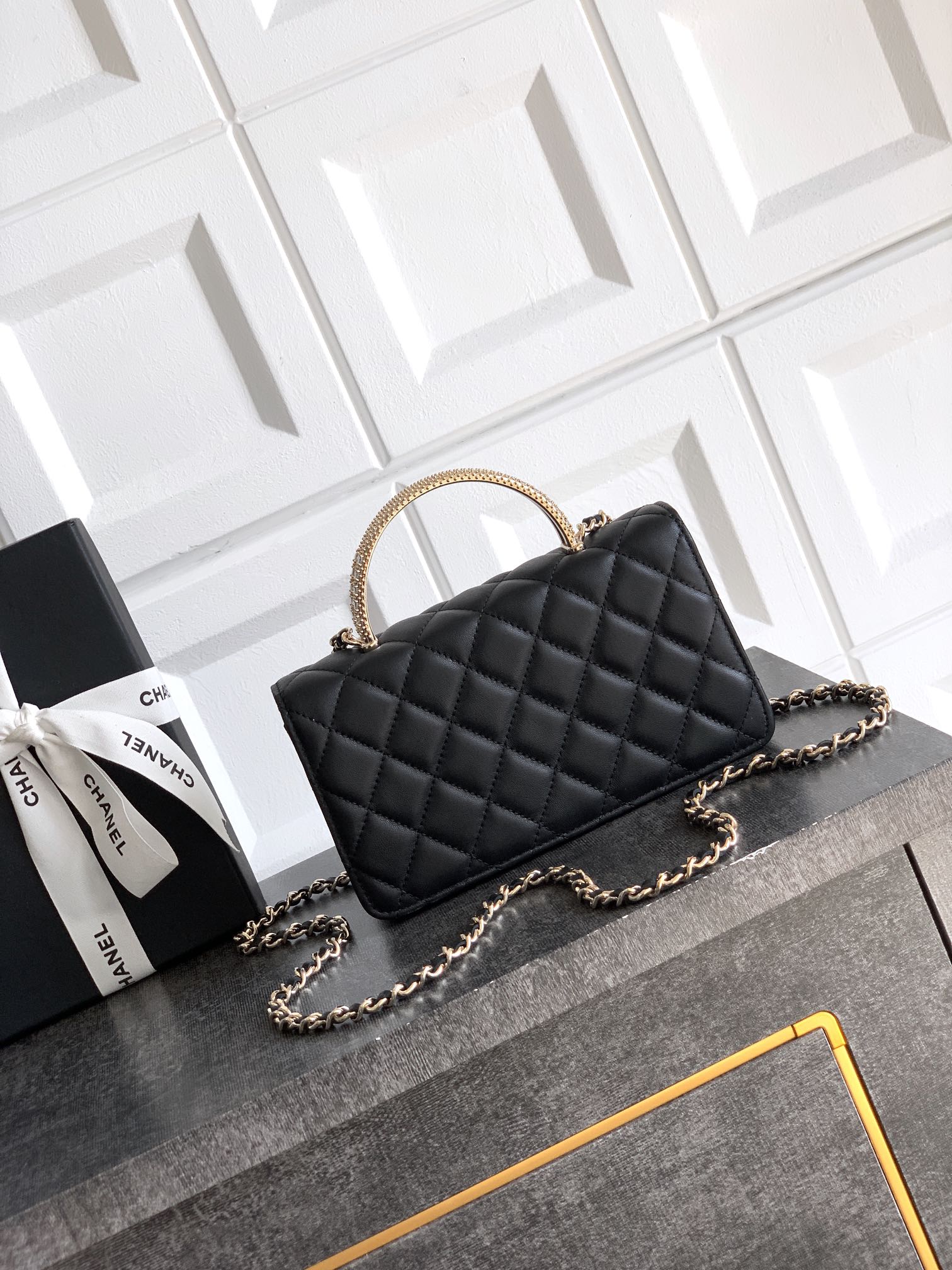 Chanel Basic Bag Black M-l