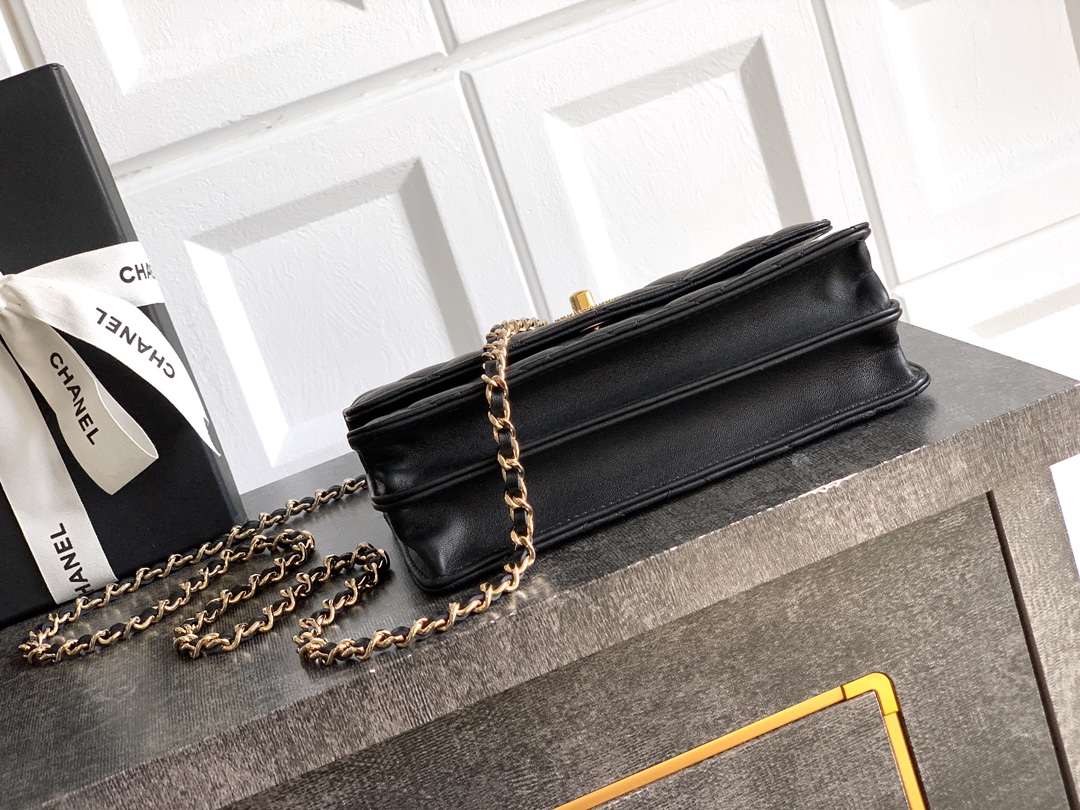 Chanel Basic Bag Black M-l