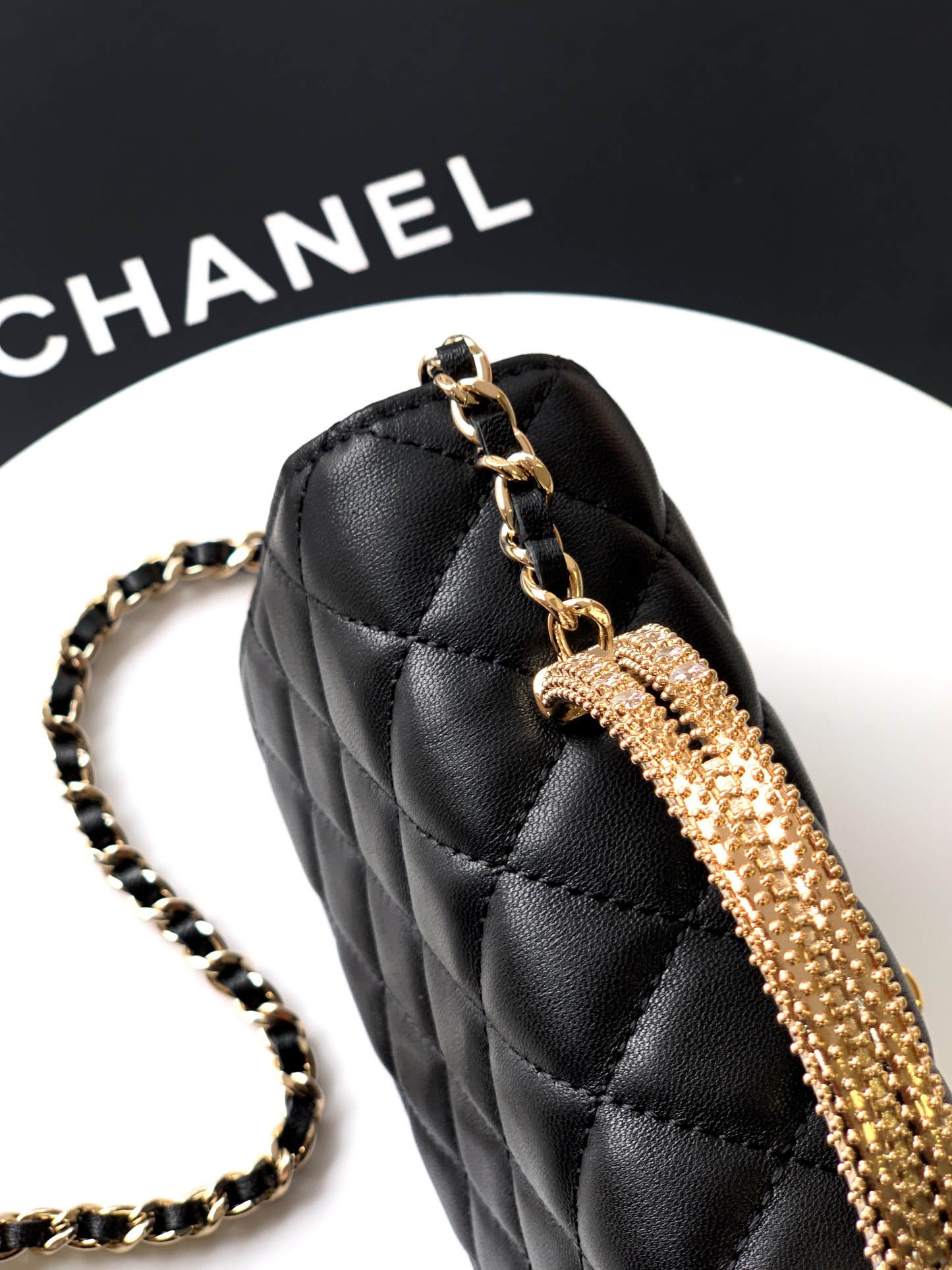 Chanel Basic Bag Black M-l