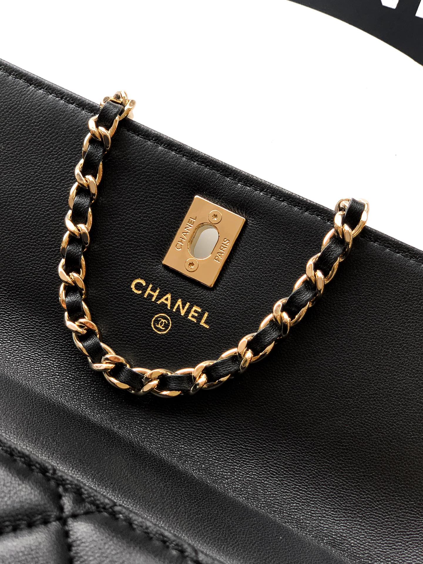 Chanel Basic Bag Black M-l