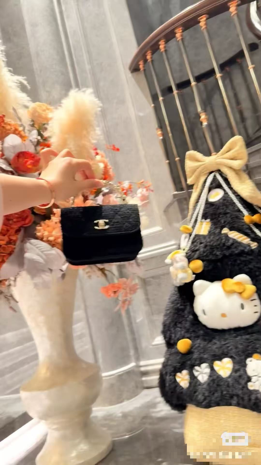 Chanel Basic Bag Black M-l