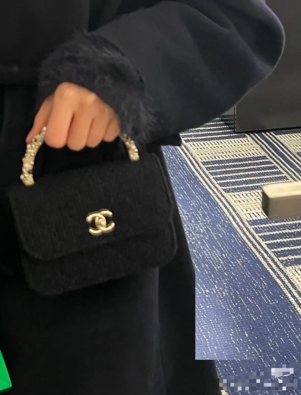 Chanel Basic Bag Black M-l