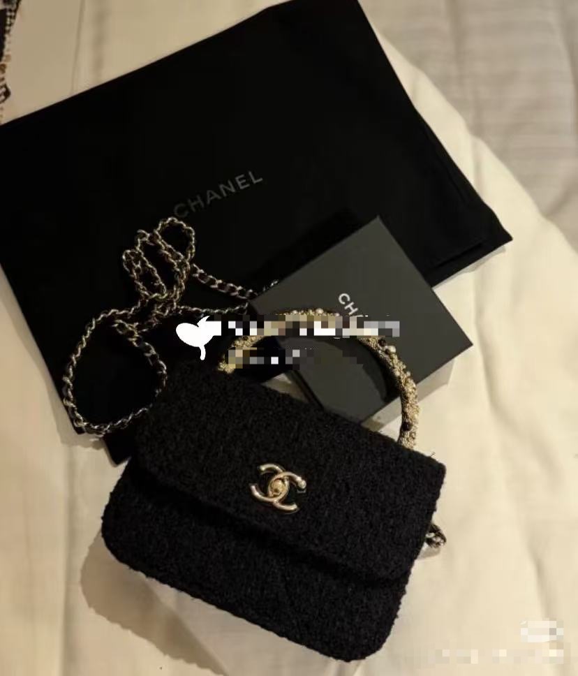 Chanel Basic Bag Black M-l