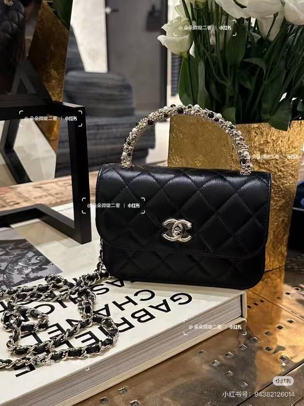 Chanel Basic Bag Black M-l