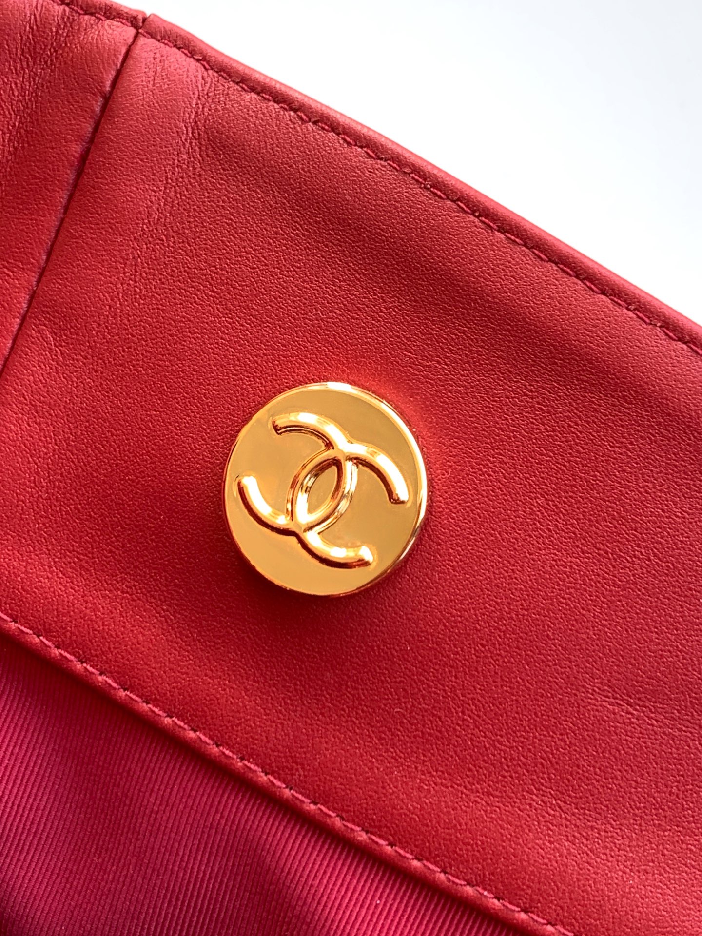 Chanel Basic Bag Red M-l-s