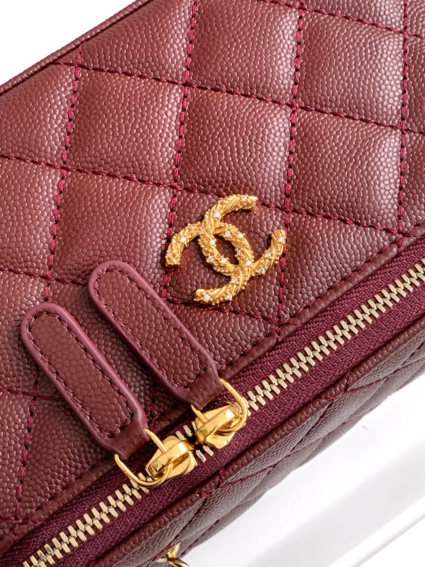 Chanel Basic Bag Red M-l