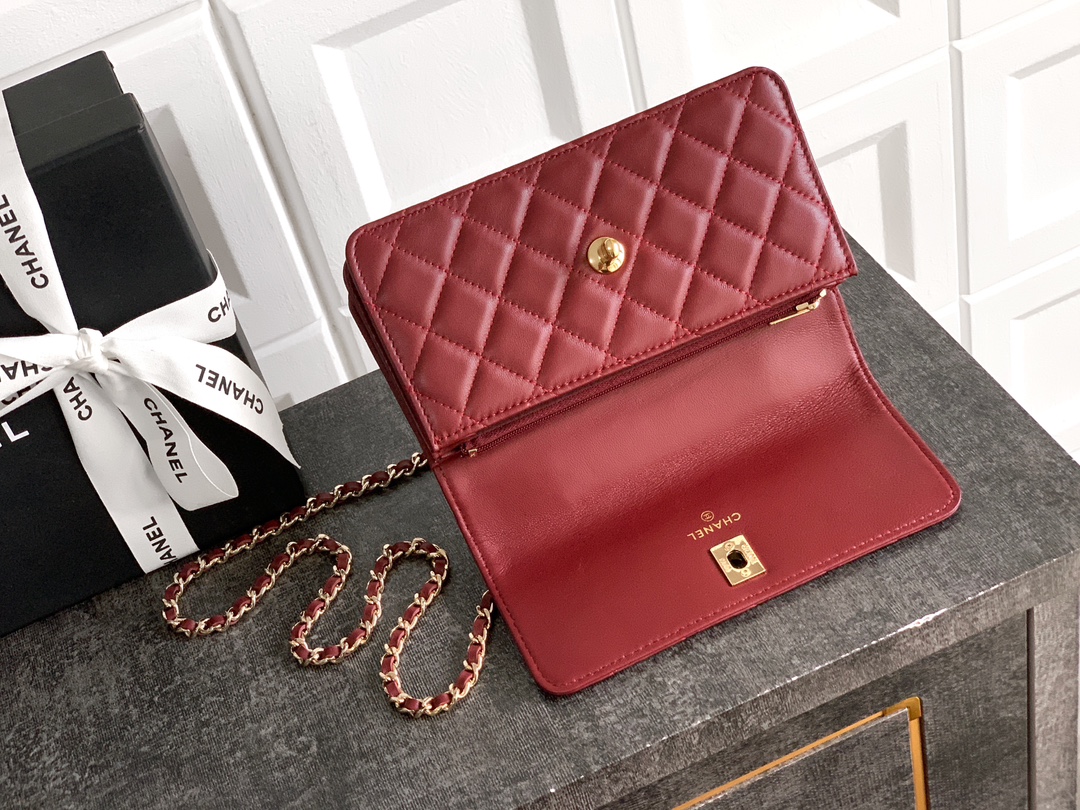 Chanel Basic Bag Red M-l