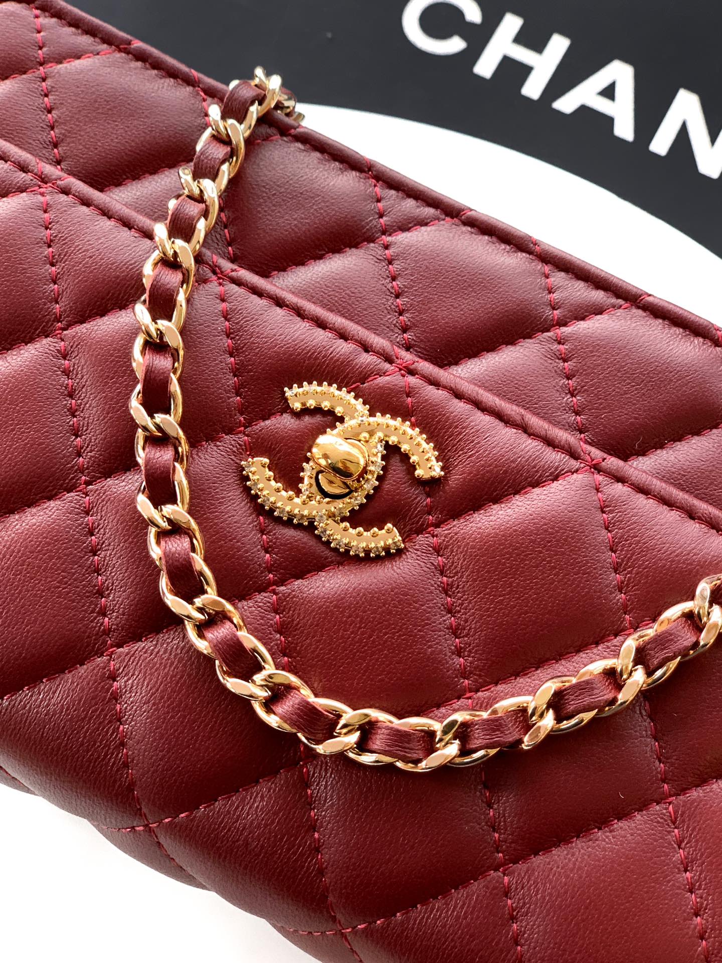 Chanel Basic Bag Red M-l