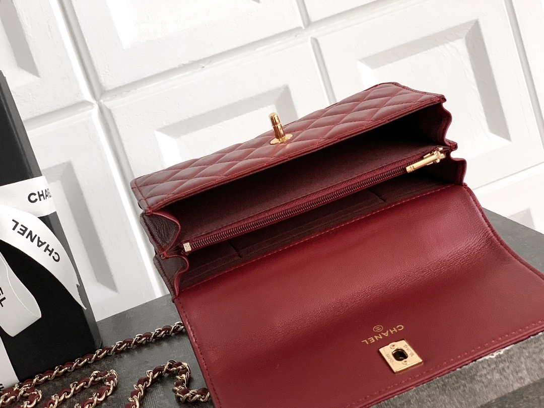 Chanel Basic Bag Red M-l