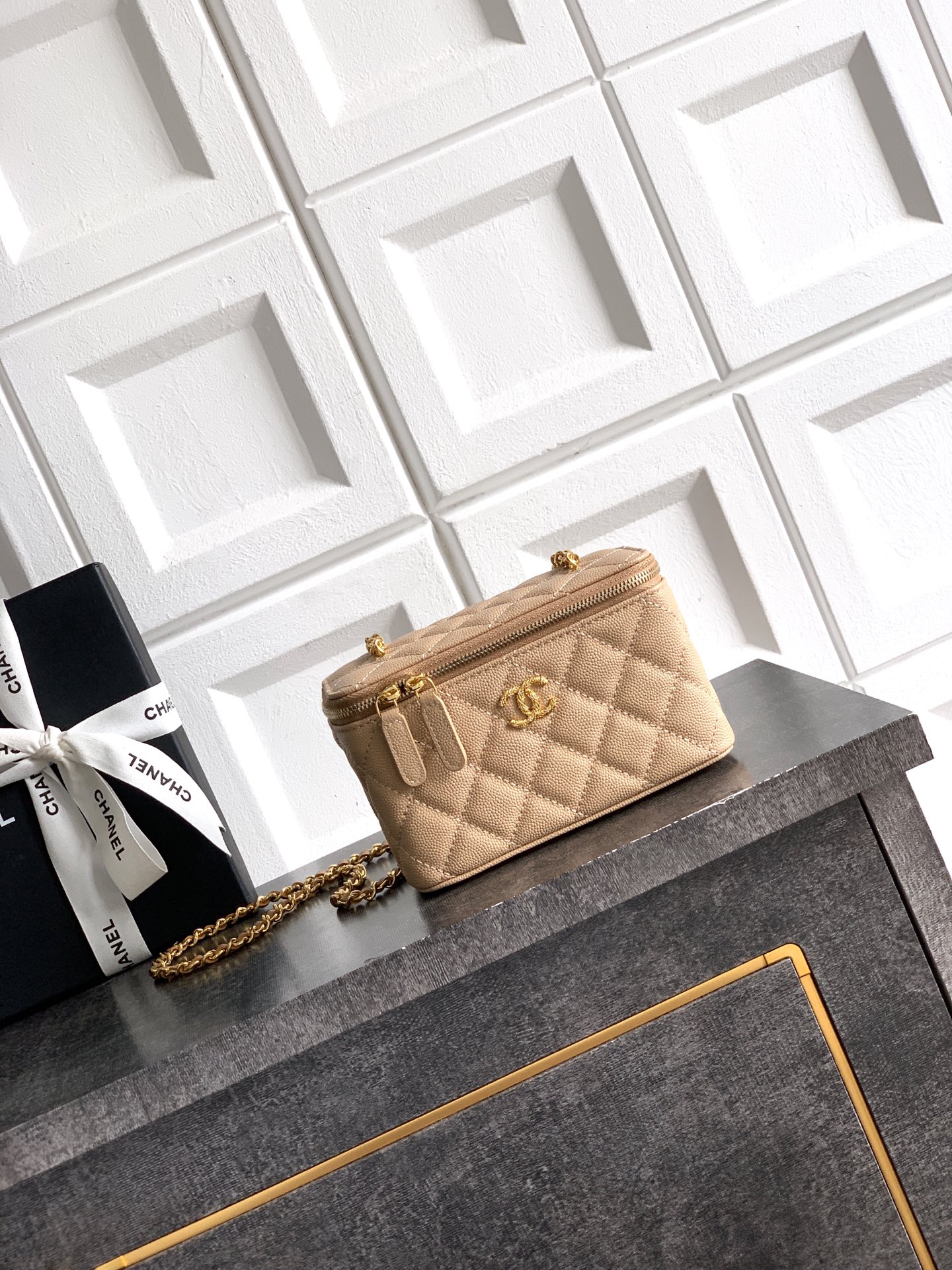 Chanel Basic Bag M-l