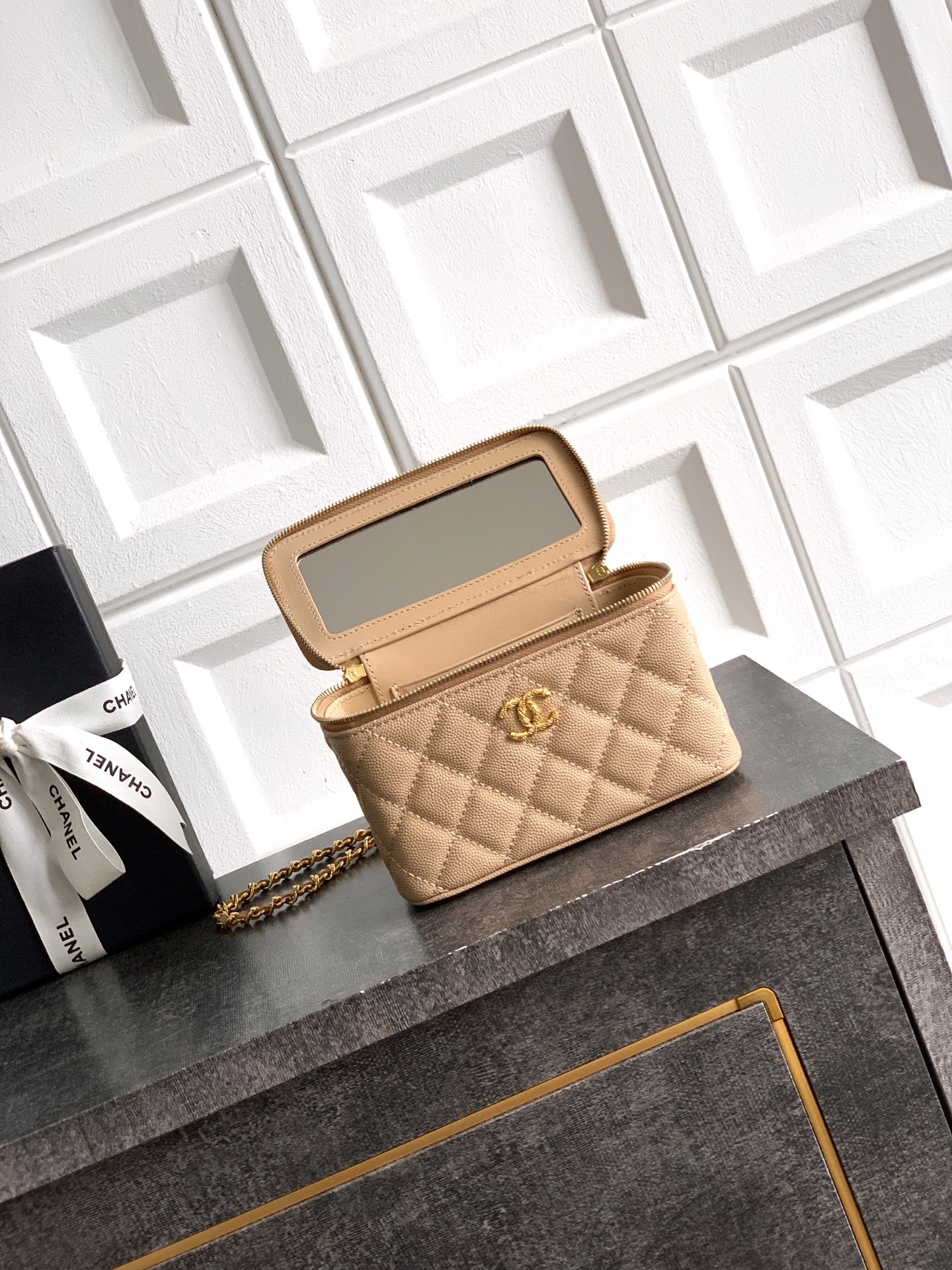 Chanel Basic Bag M-l