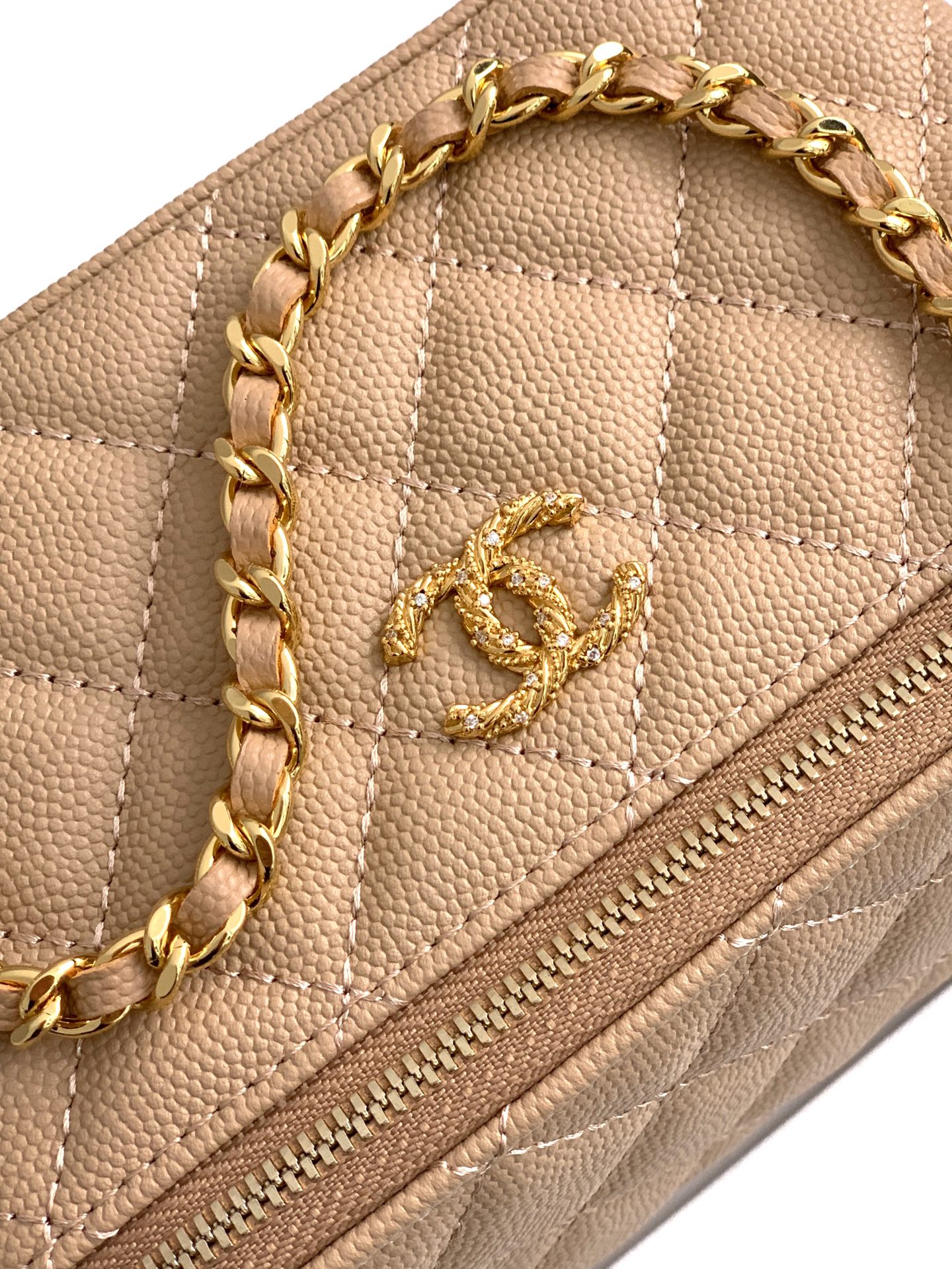 Chanel Basic Bag M-l