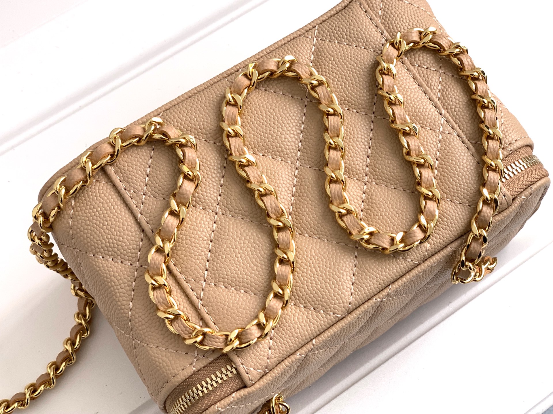 Chanel Basic Bag M-l