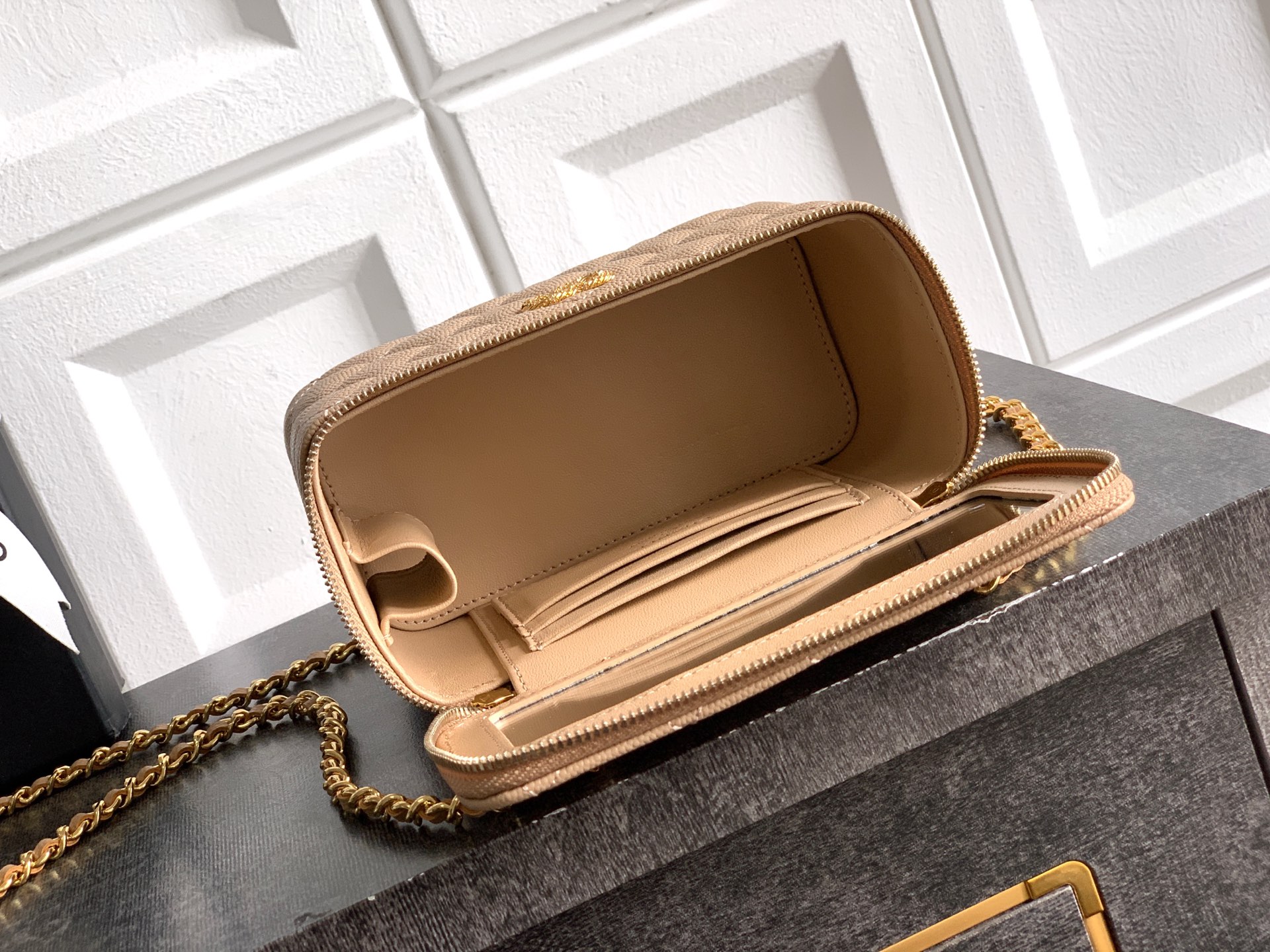 Chanel Basic Bag M-l