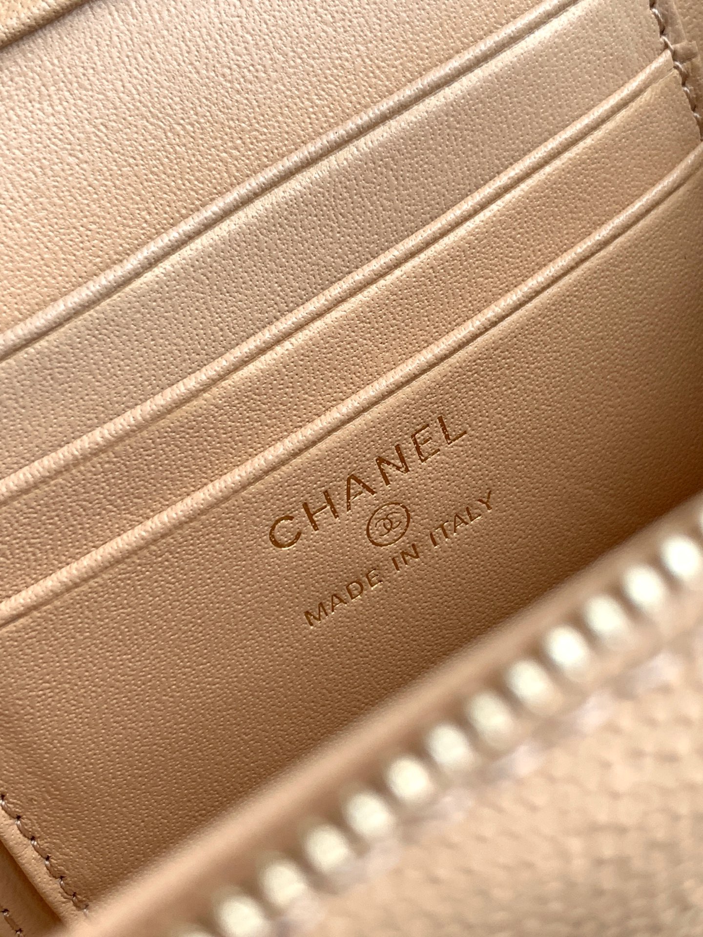 Chanel Basic Bag M-l