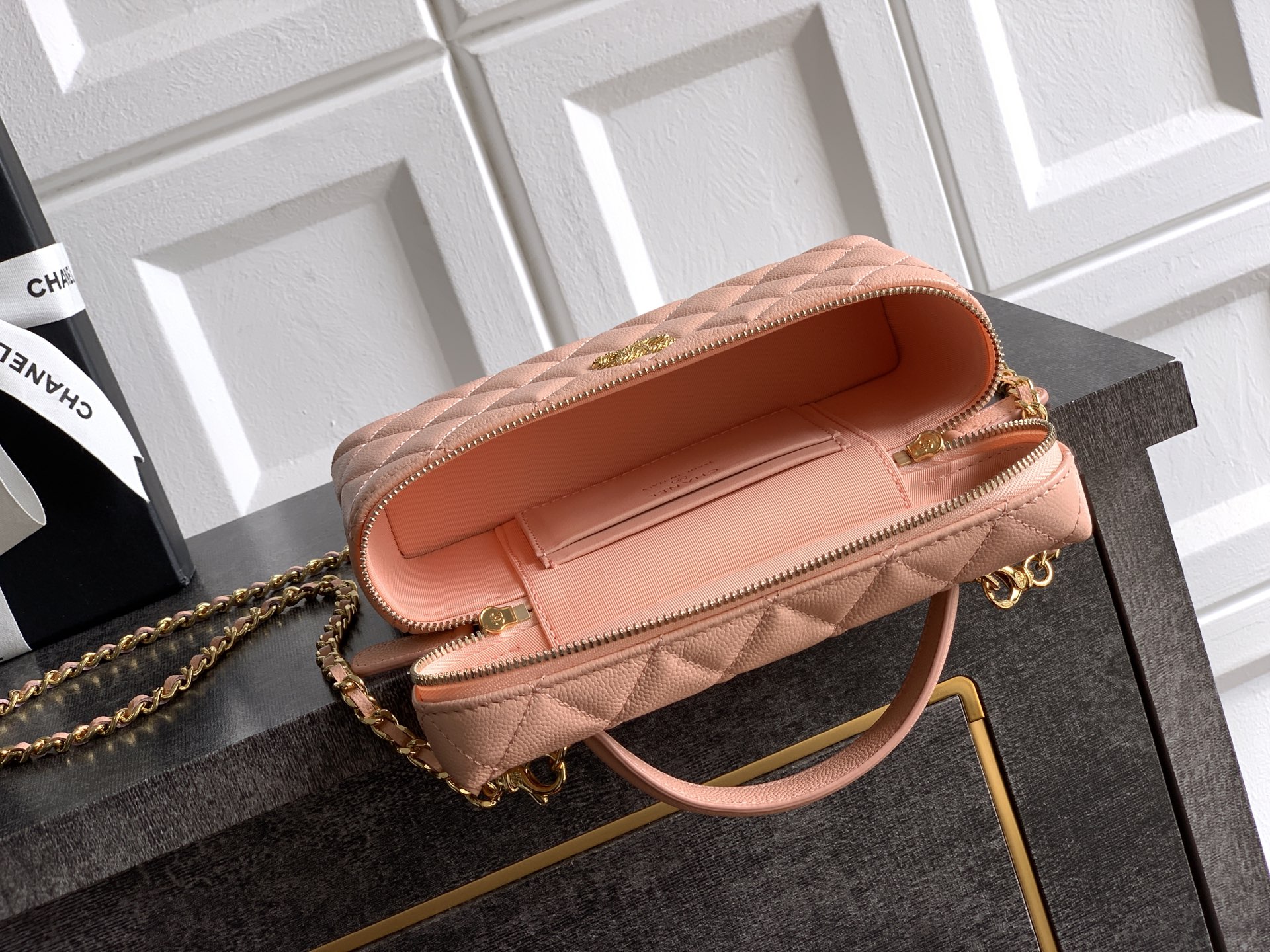 Chanel Basic Bag Black M-l