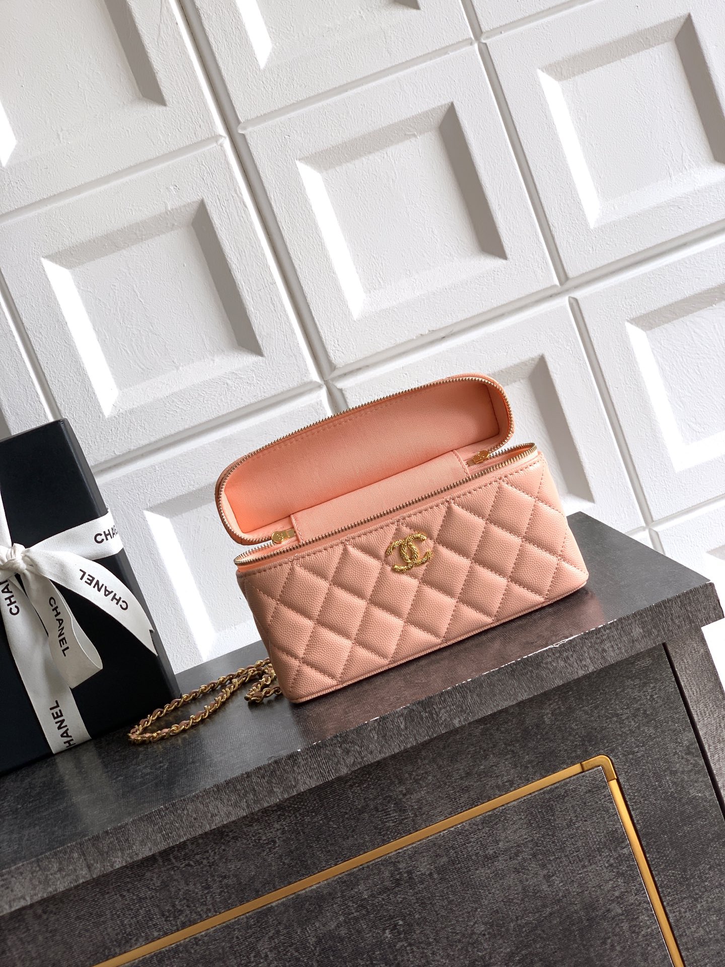 Chanel Basic Bag Black M-l