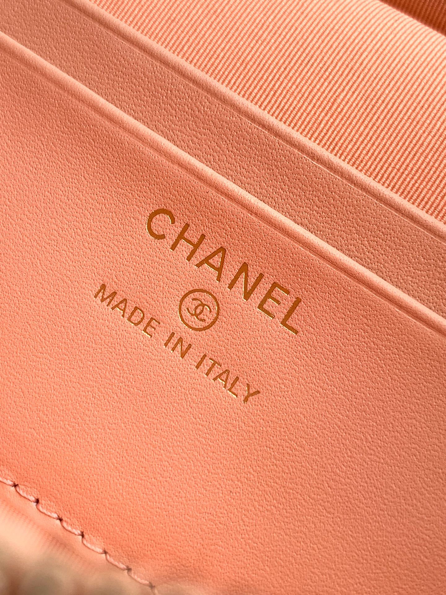 Chanel Basic Bag Black M-l