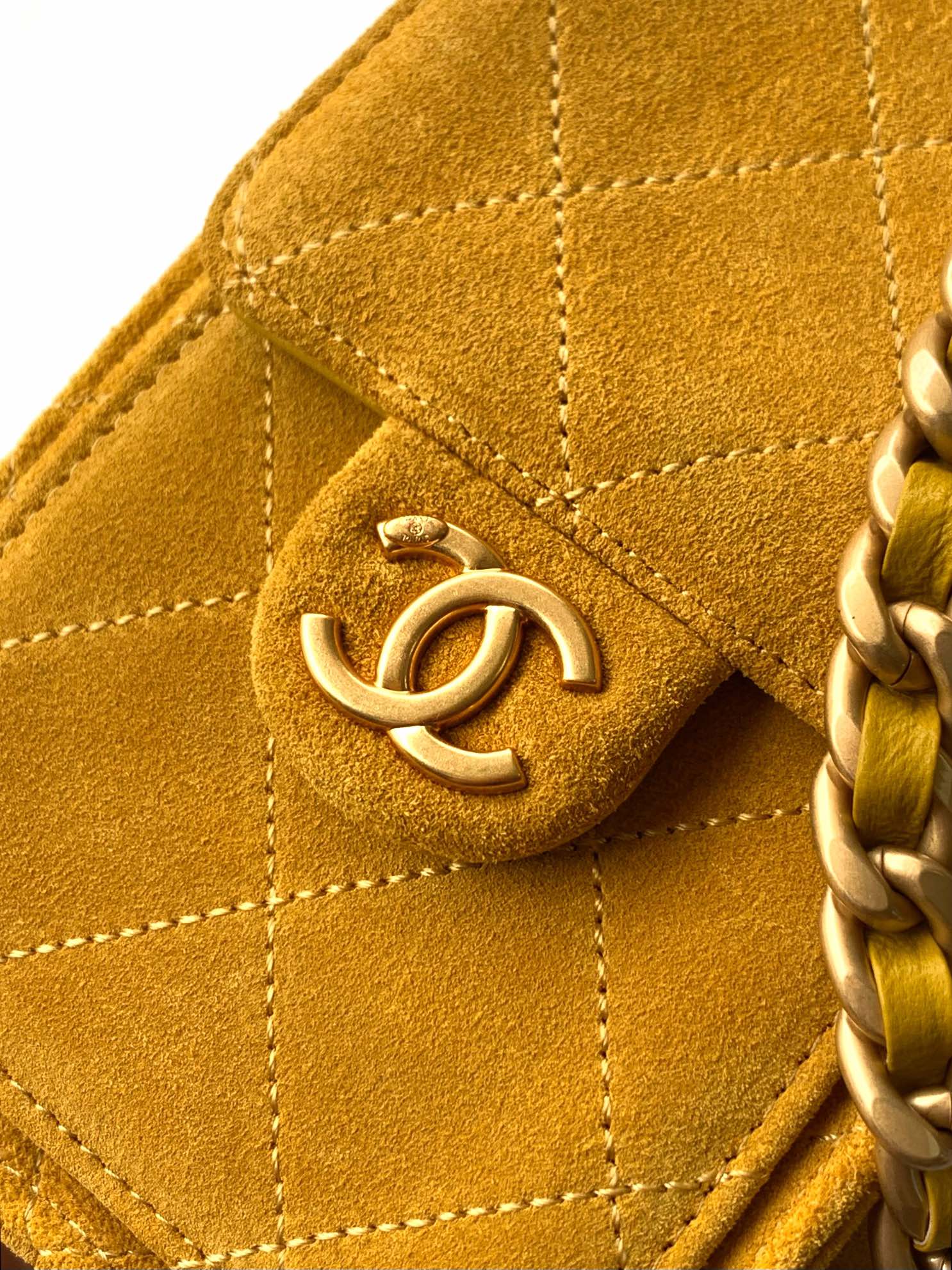 Chanel Basic Bag Gold M-l