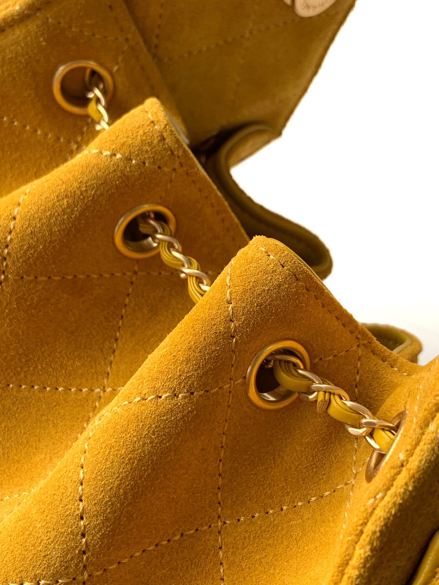 Chanel Basic Bag Gold M-l